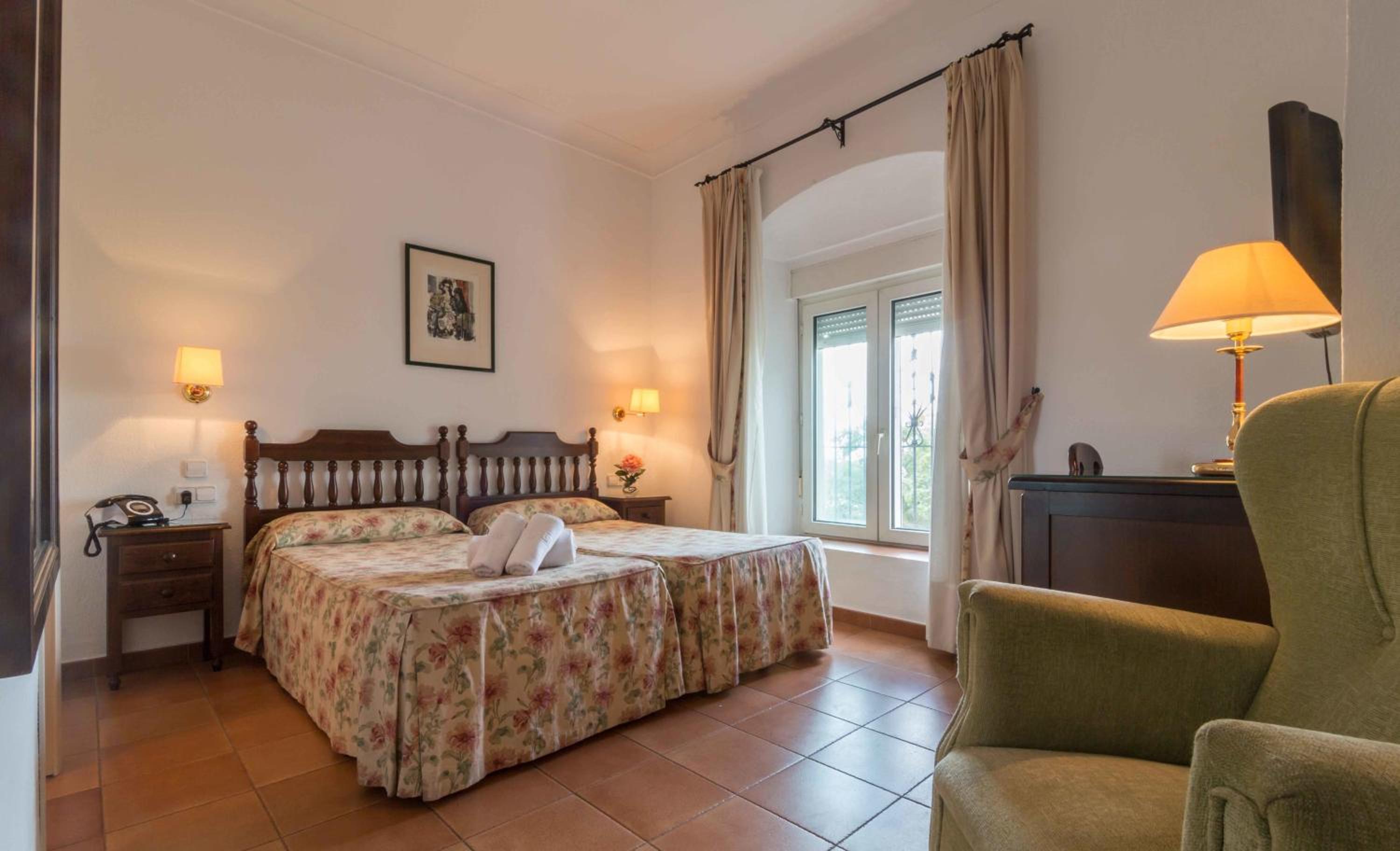 Double or Twin Room - Photo 10
