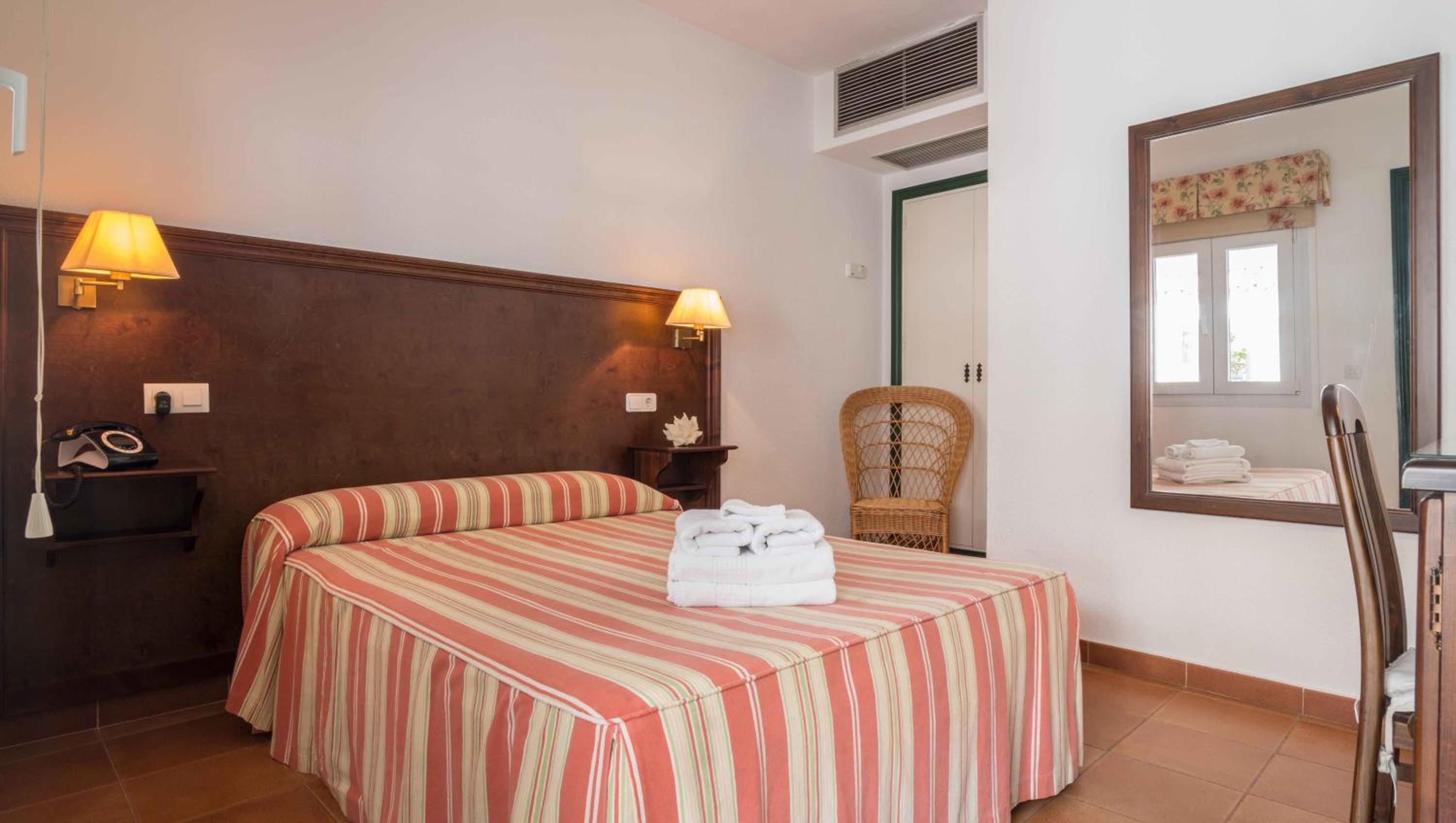 Double or Twin Room - Photo 2
