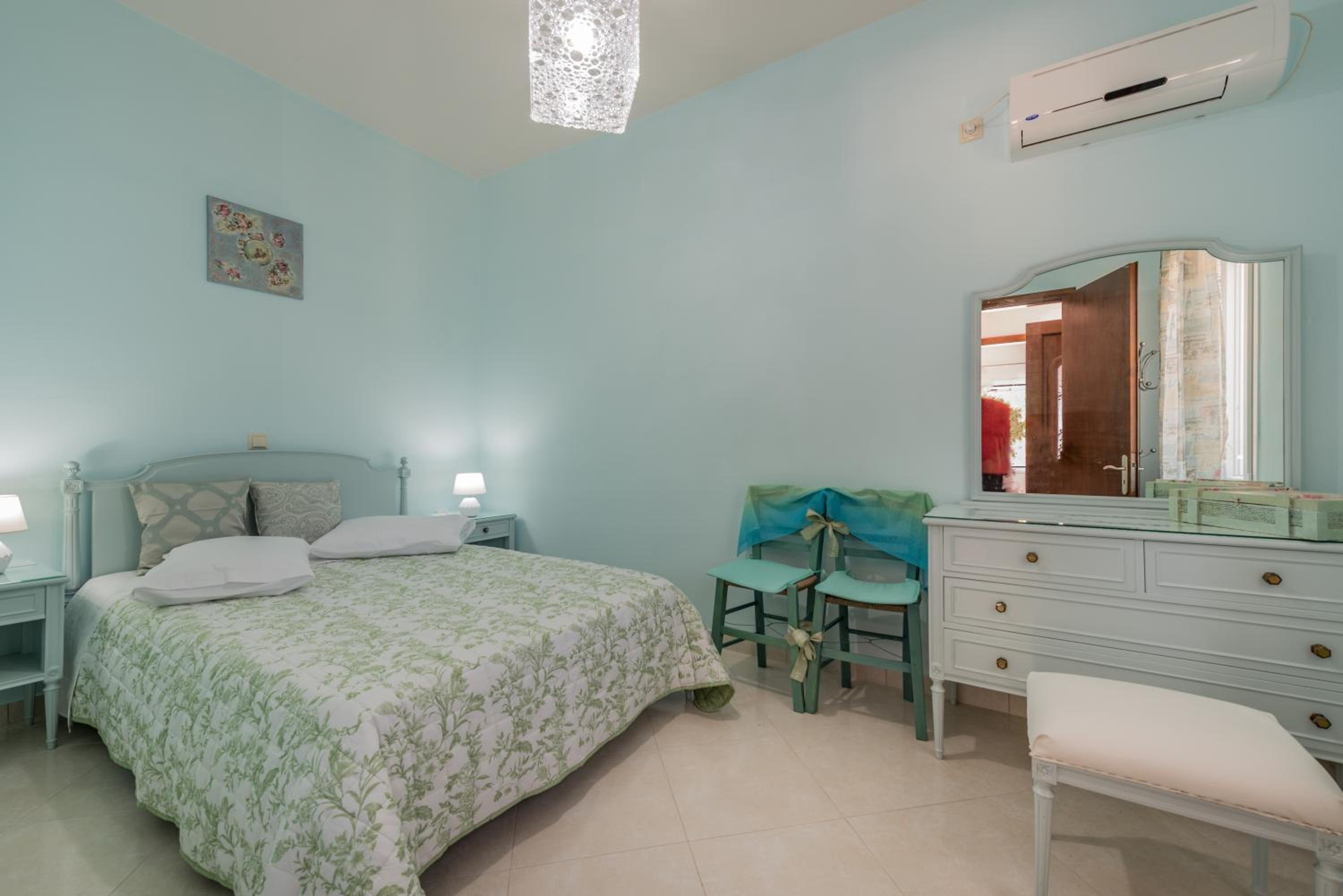 Three-Bedroom House photo 3