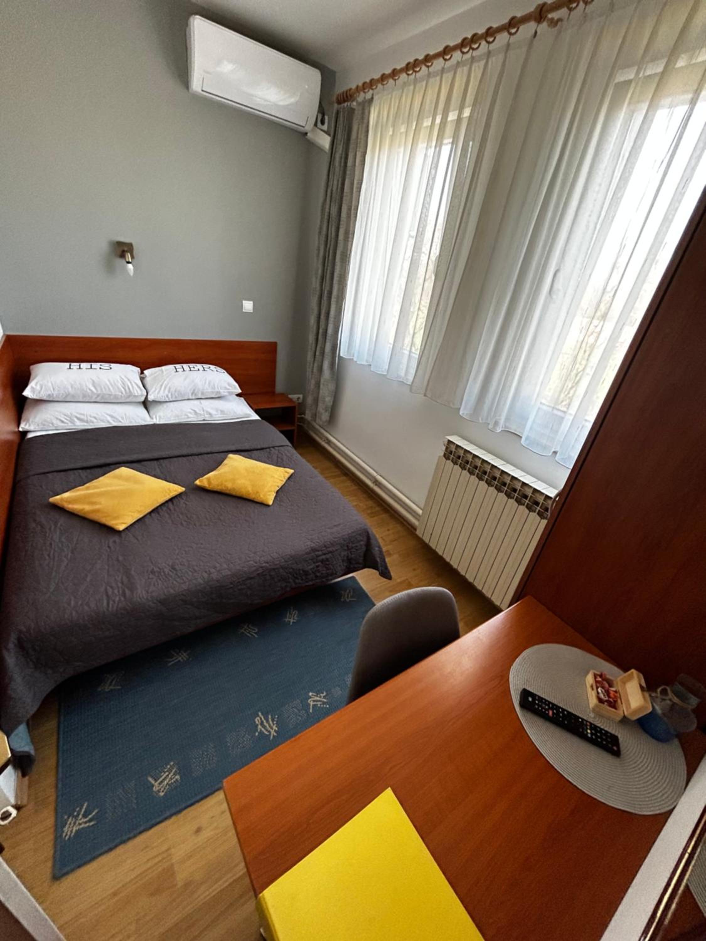 Small Double Room with Private Bathroom photo 1