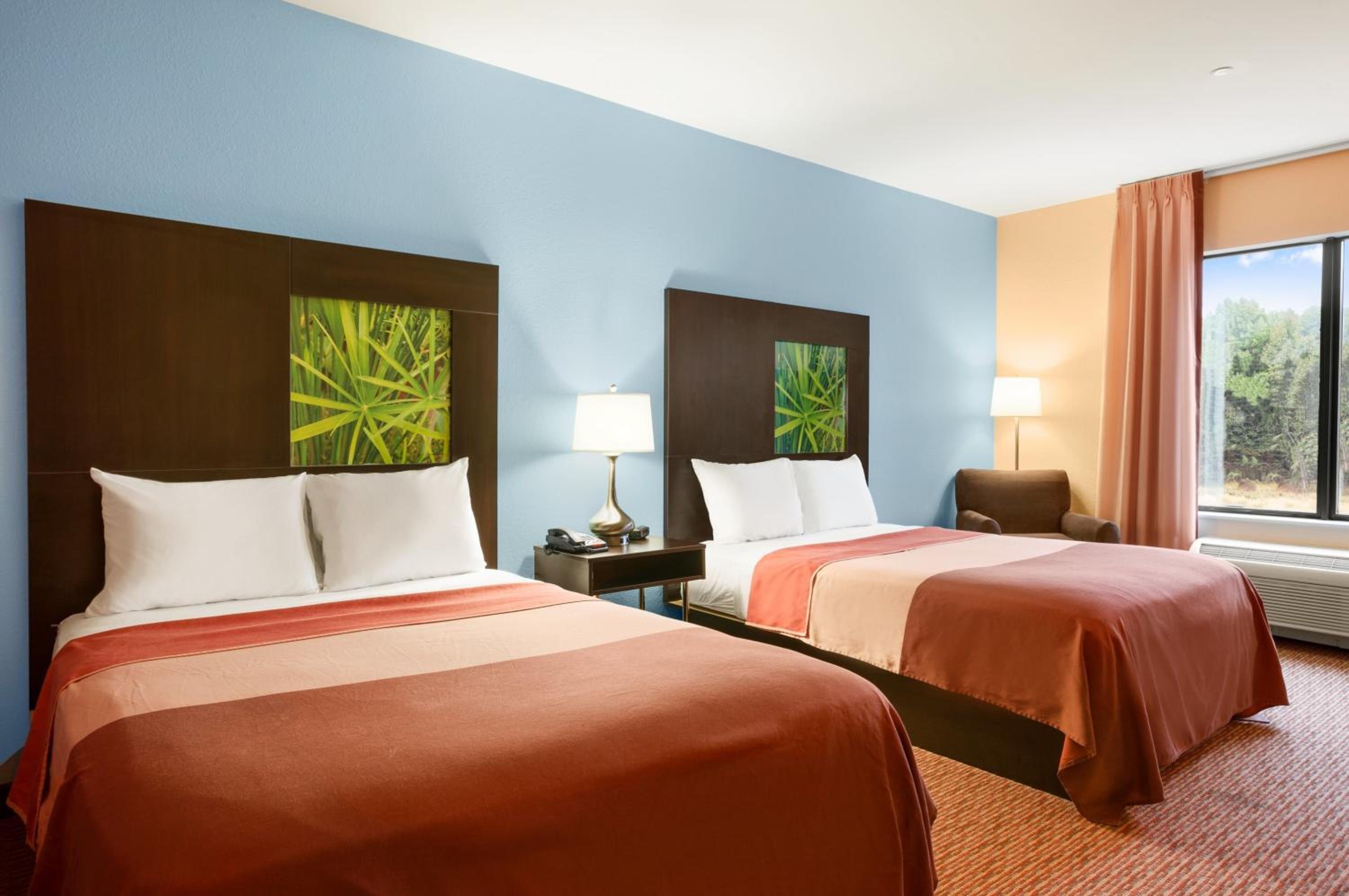 Queen Room with Two Queen Beds - Non-Smoking - Photo 1