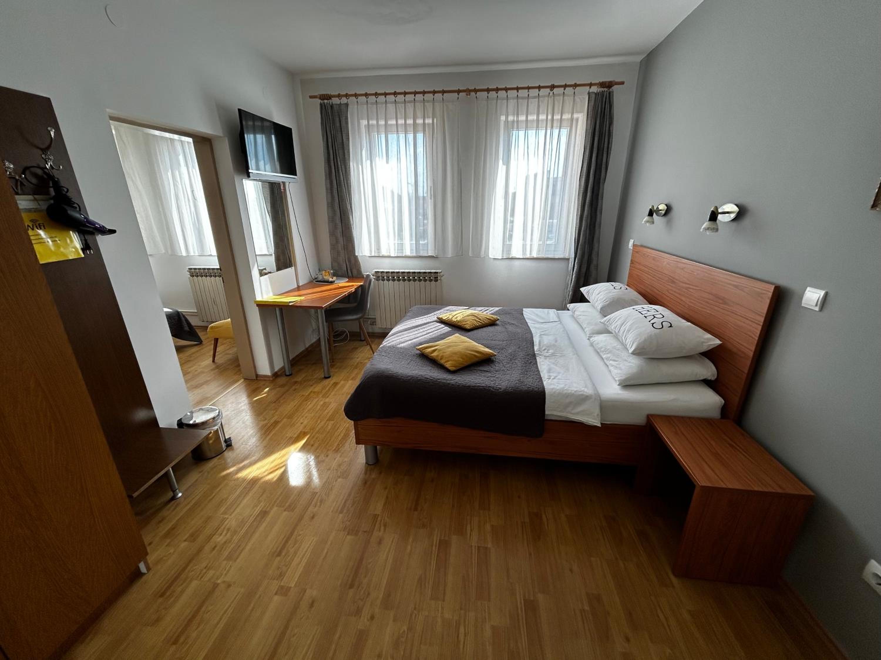 Quadruple Room with Private Bathroom photo 2