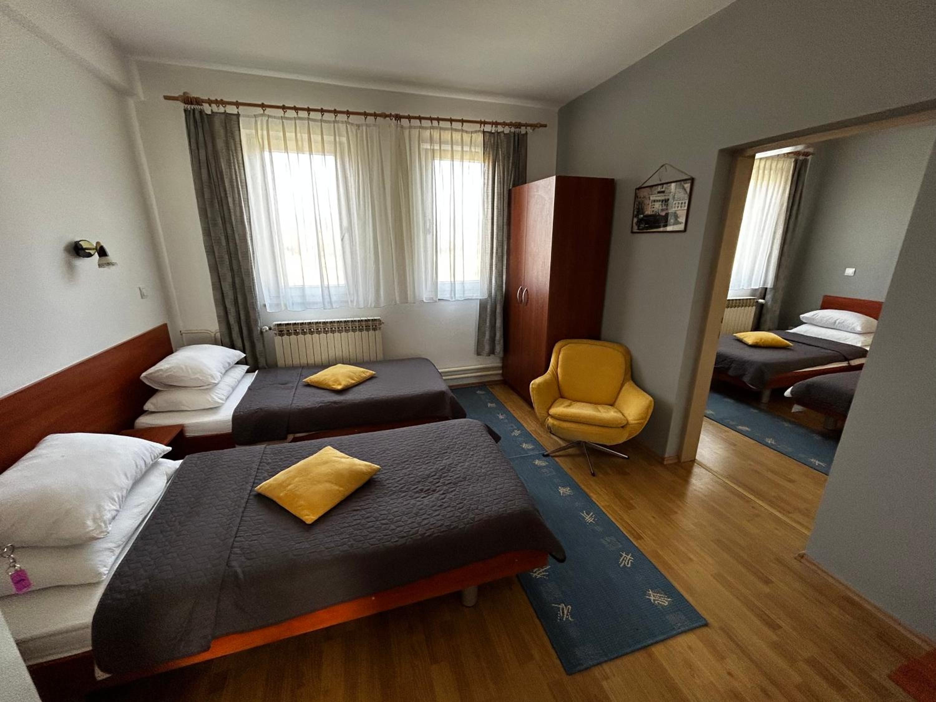 Quadruple Room with Private Bathroom photo 1