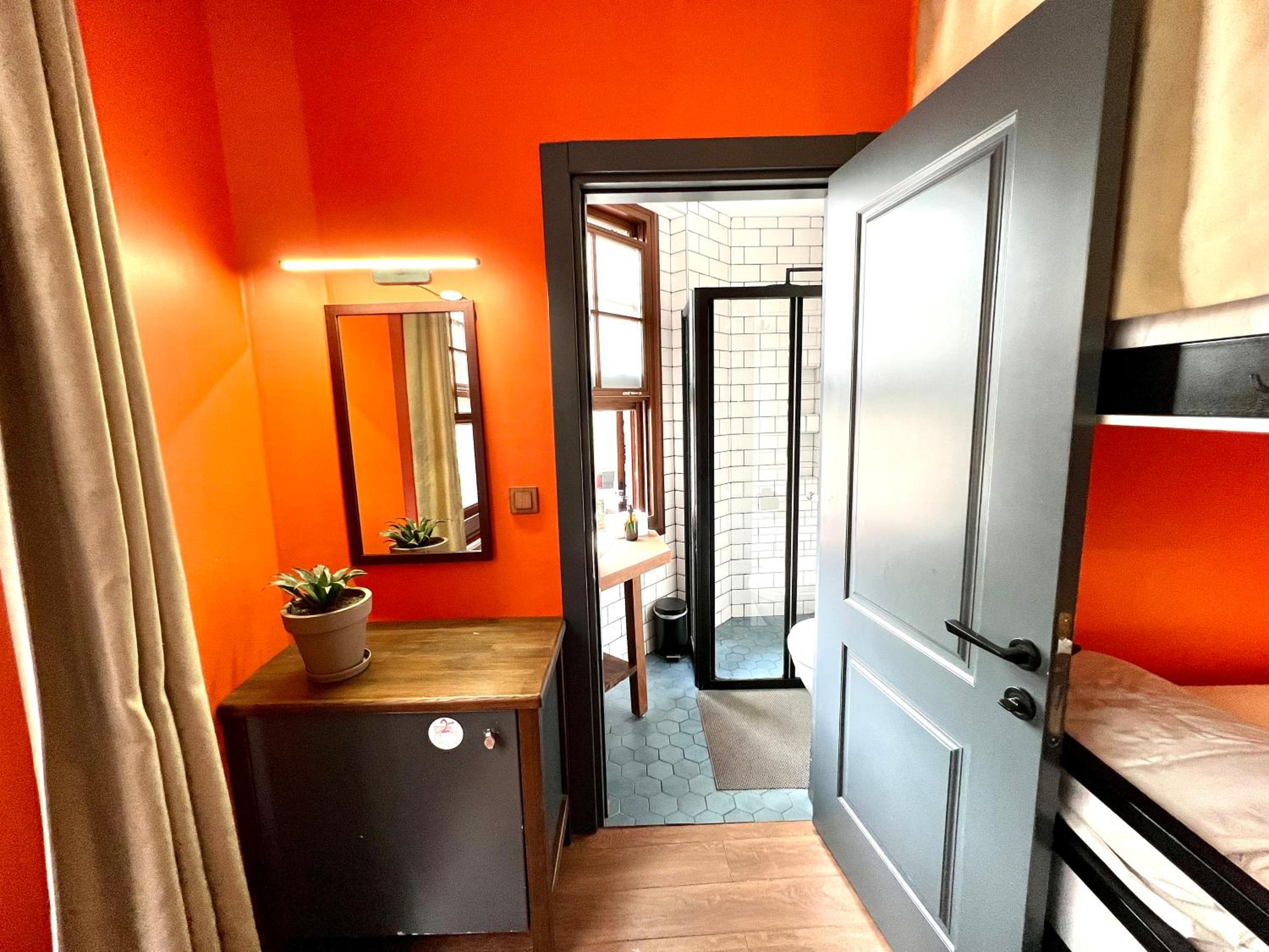 Single Bed in Mixed Dormitory Room photo 2