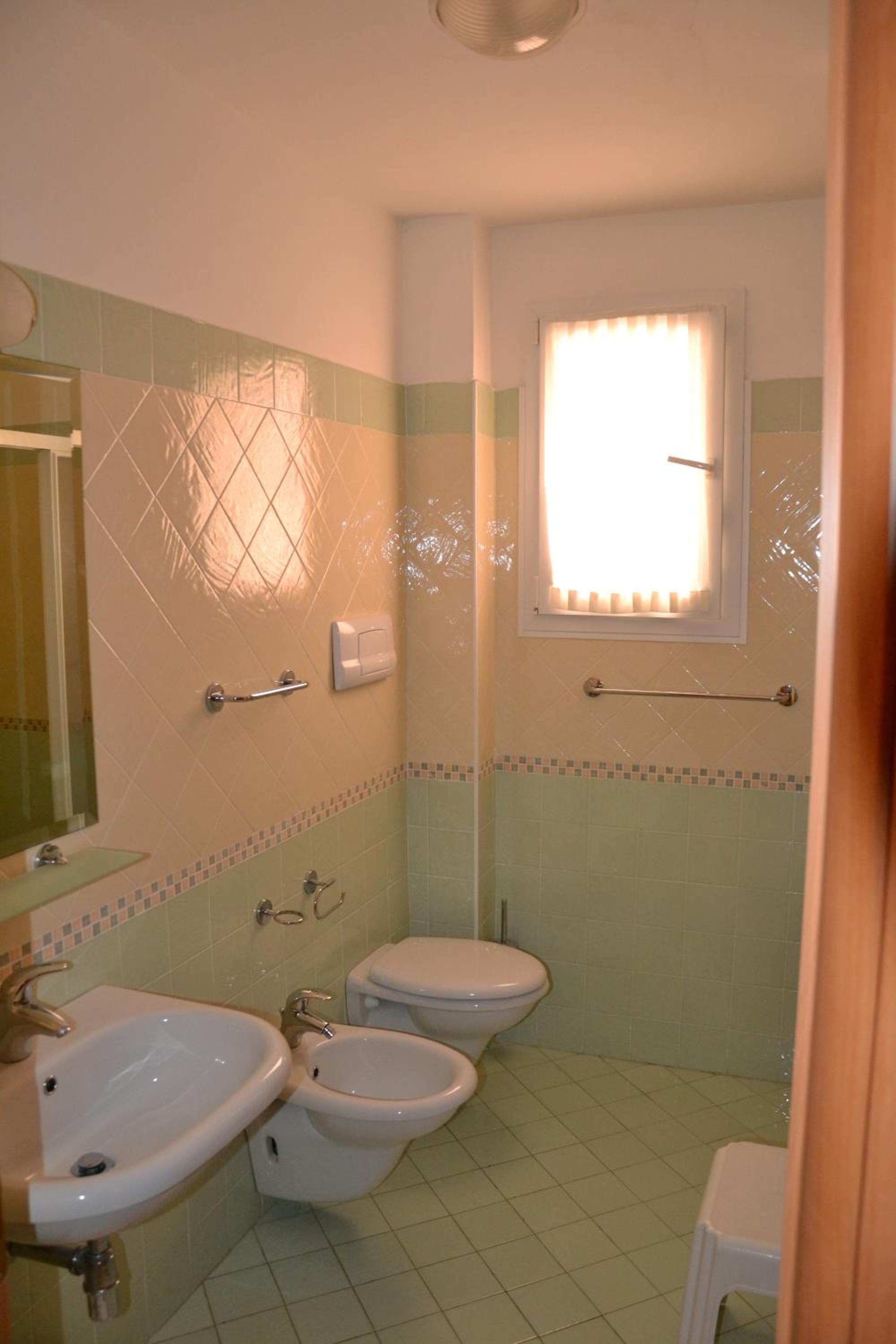 Quadruple Room - Photo 8