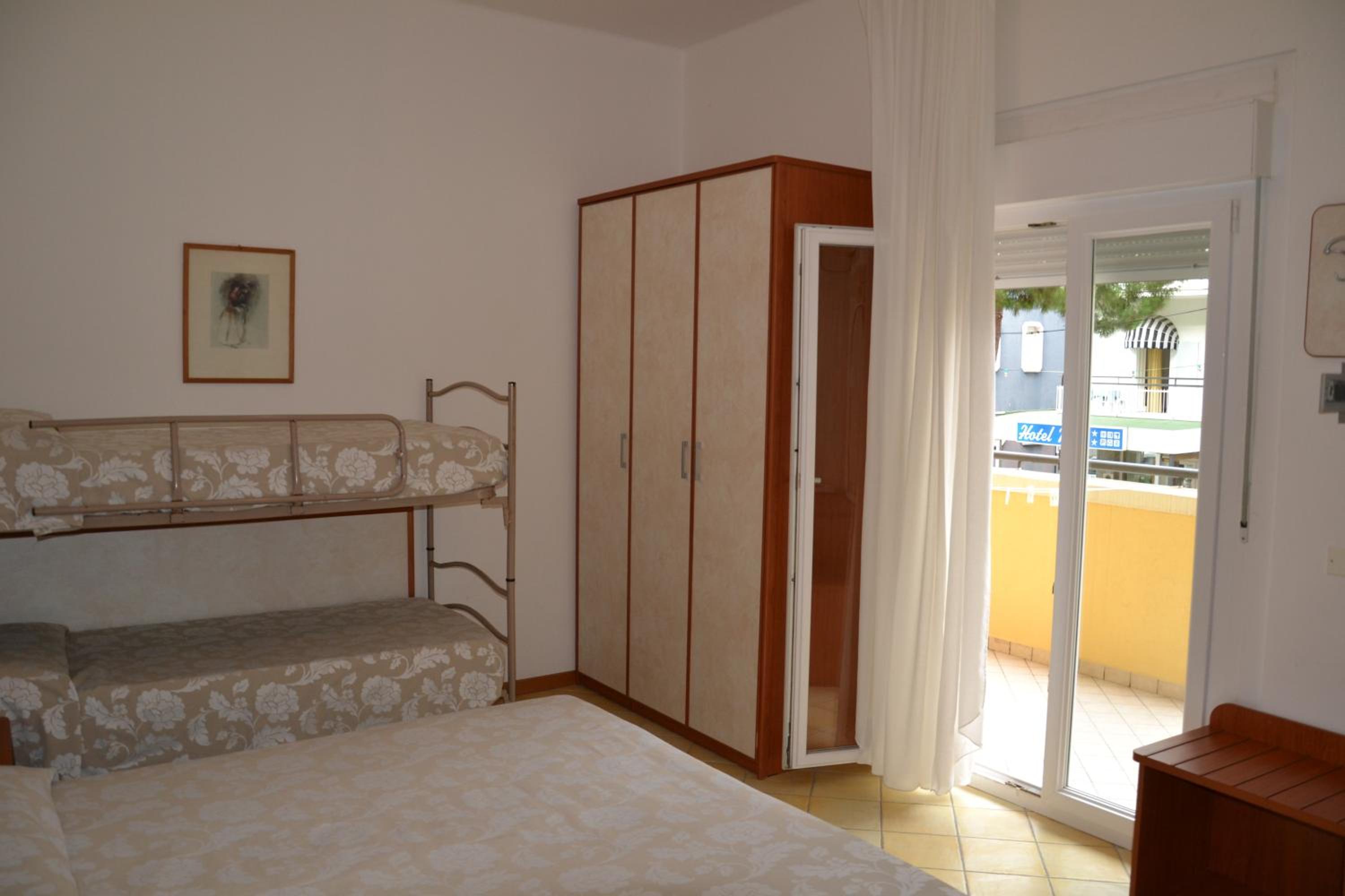 Quadruple Room - Photo 6