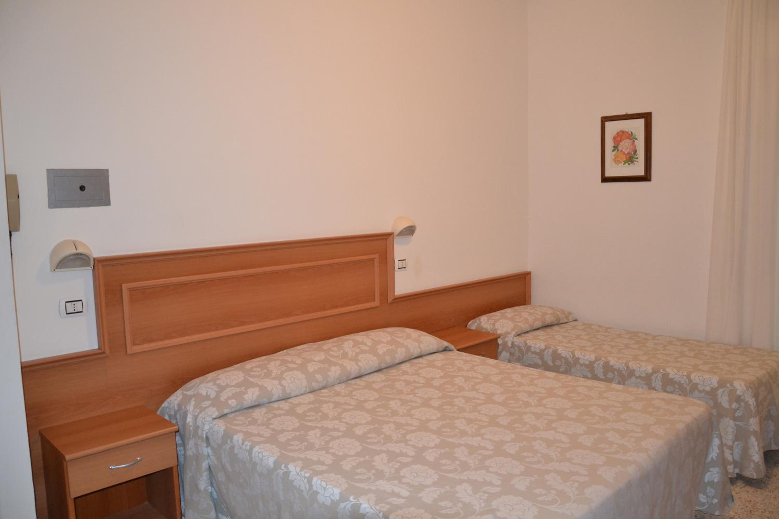Triple Room - Photo 8