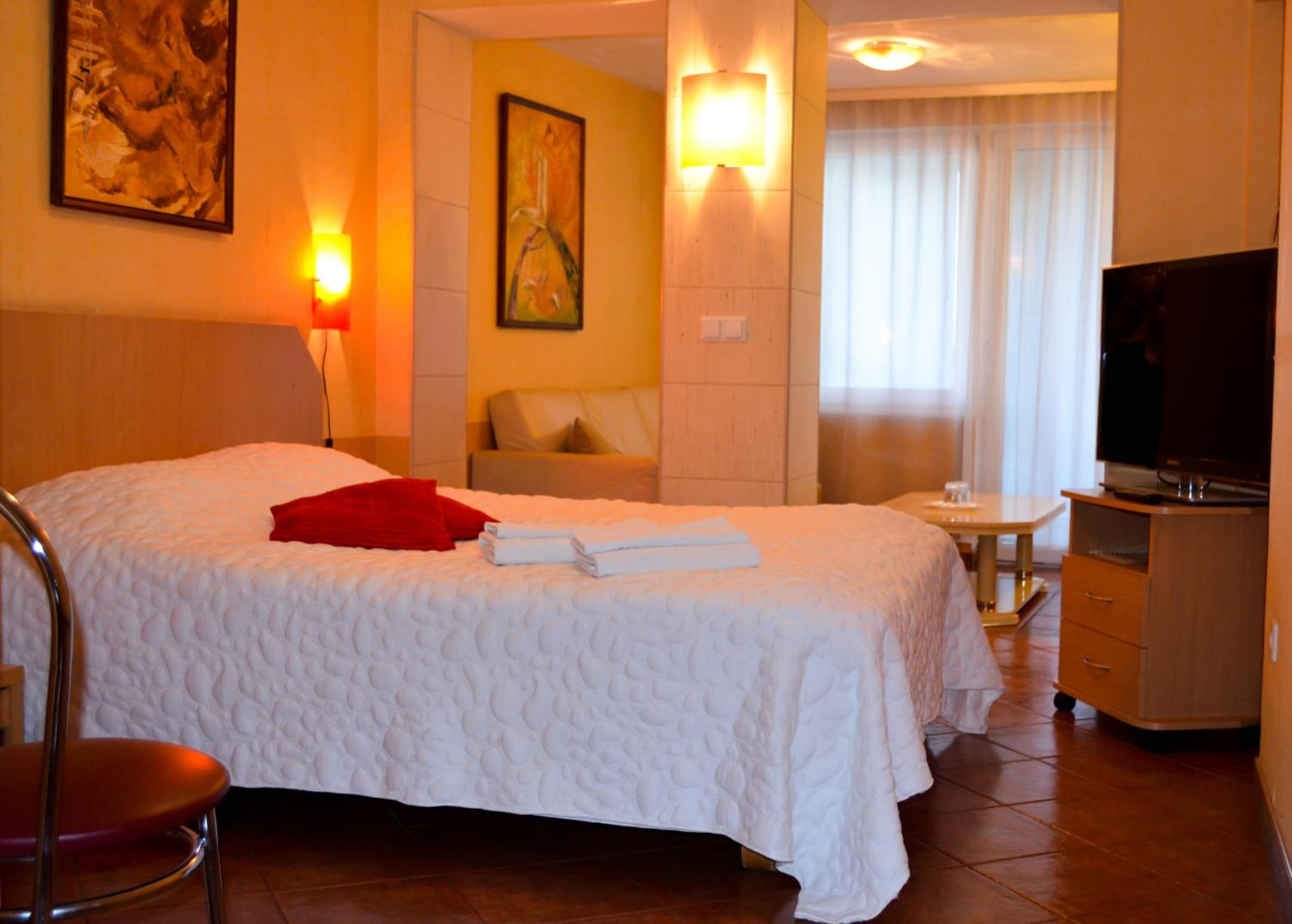 Suite - Photo 7