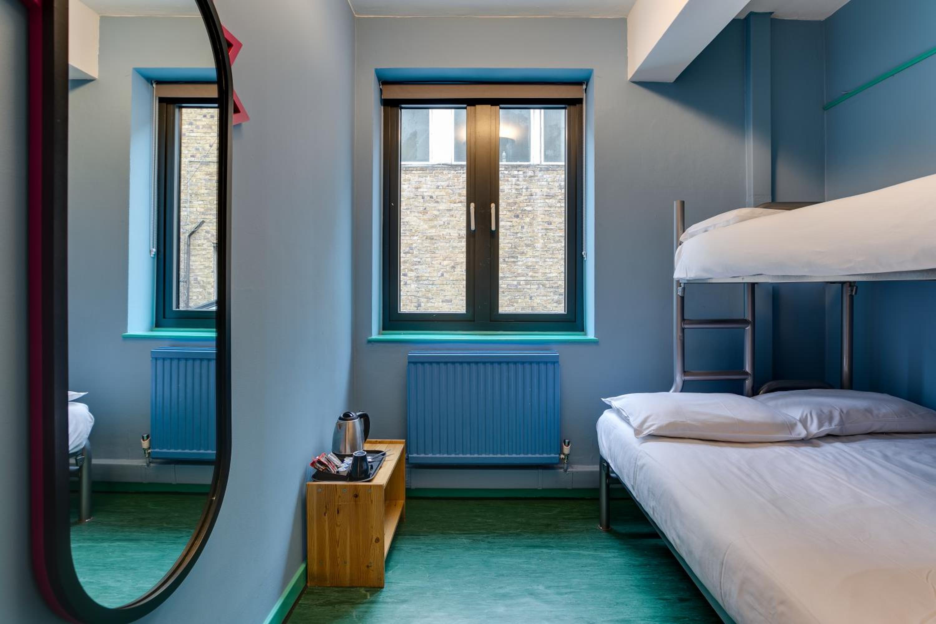Twin Room with Shared Bathroom photo 3