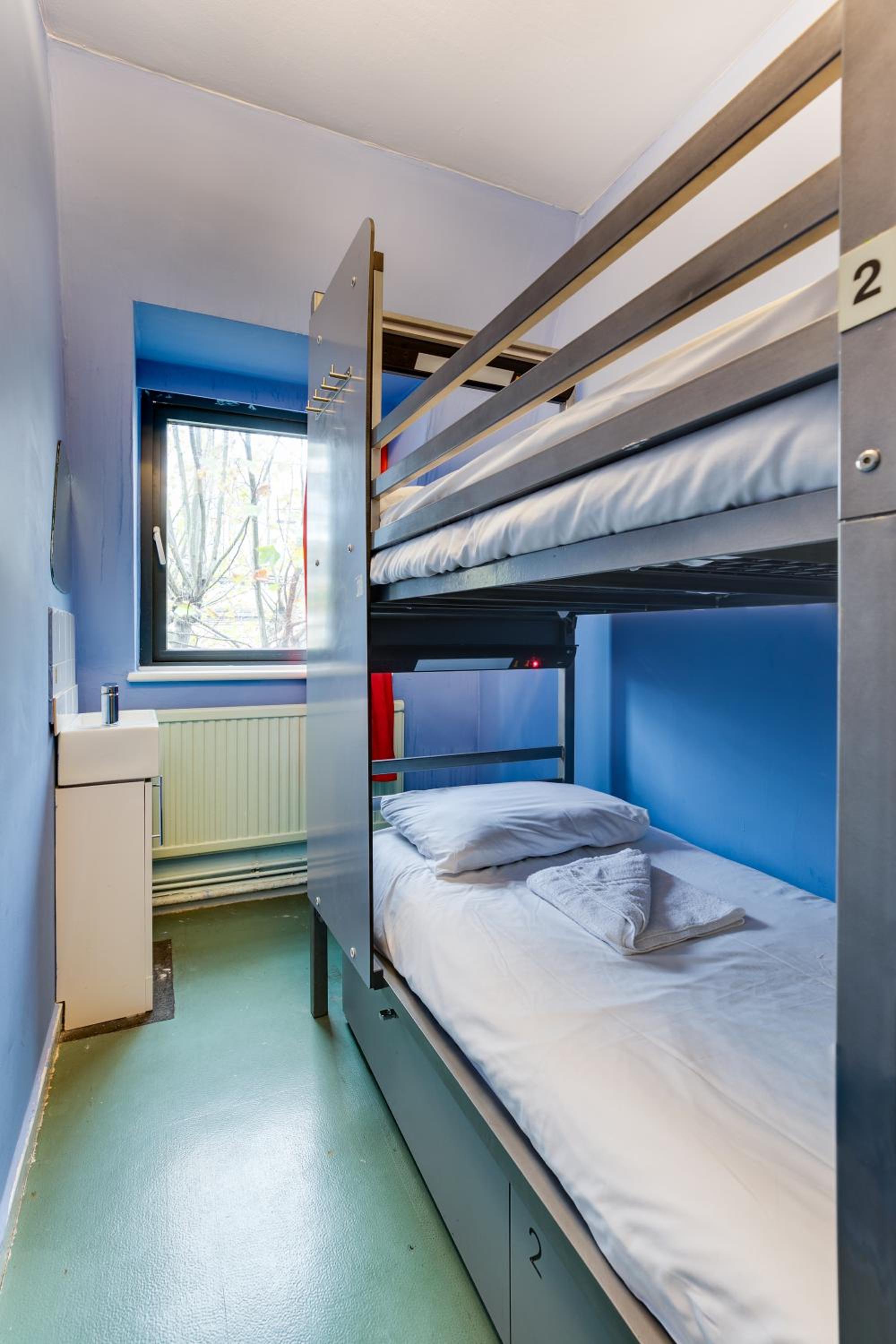 Twin Room with Shared Bathroom photo 2