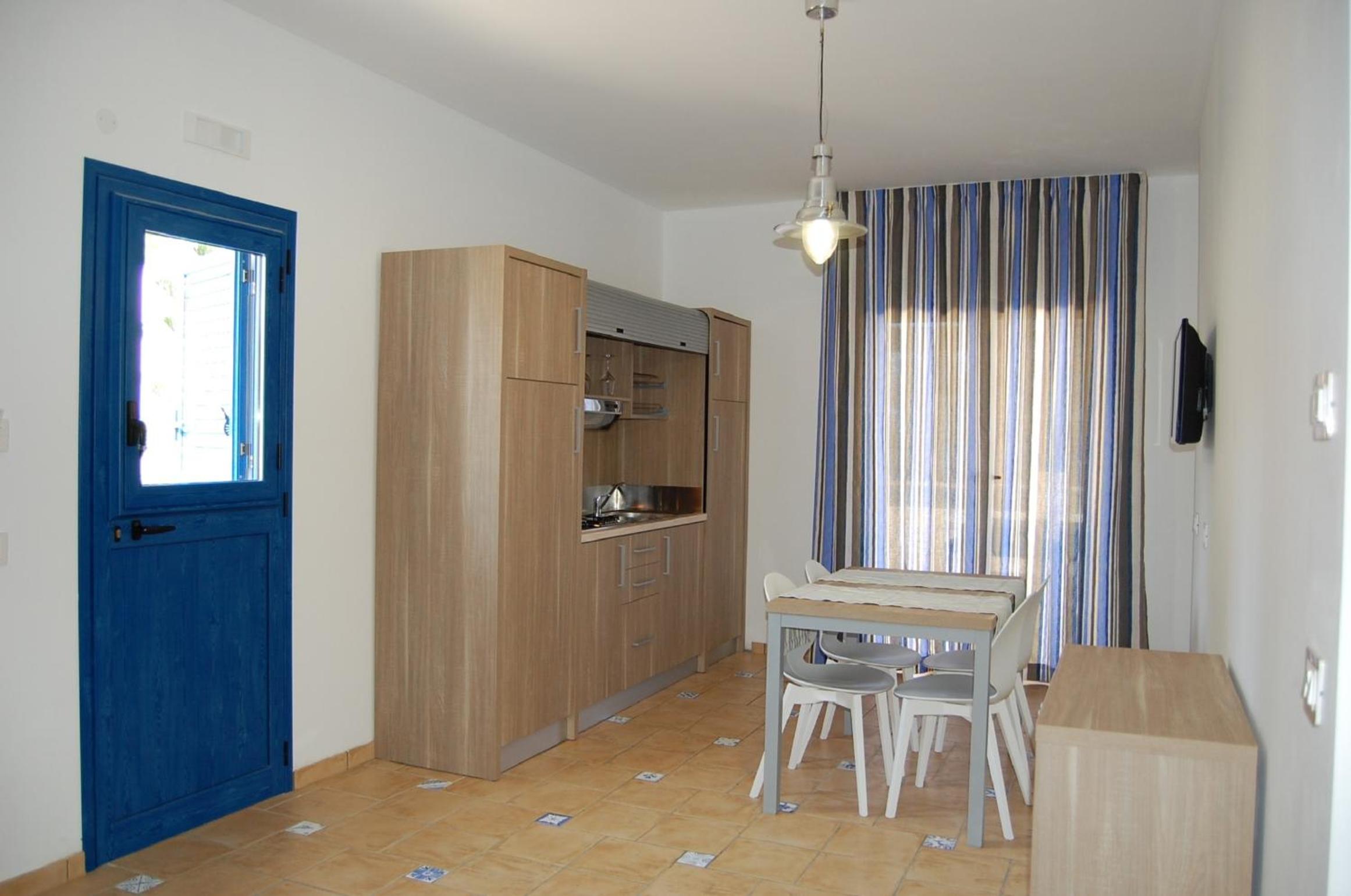 Two-Bedroom Apartment with Sea View - Photo 23