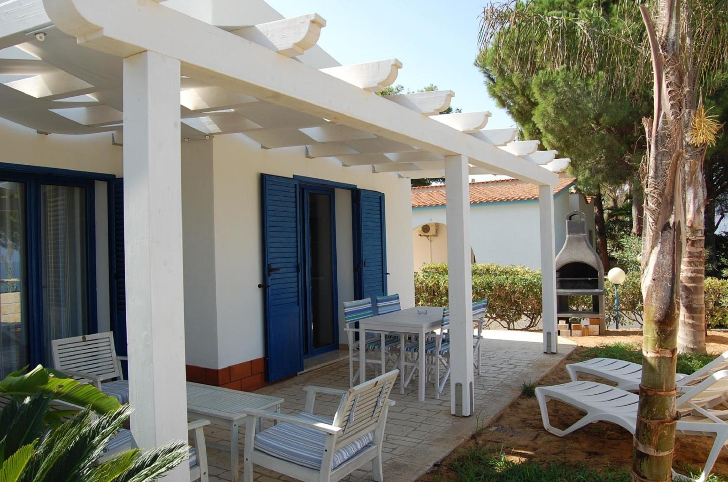 Two-Bedroom Apartment with Sea View - Photo 2