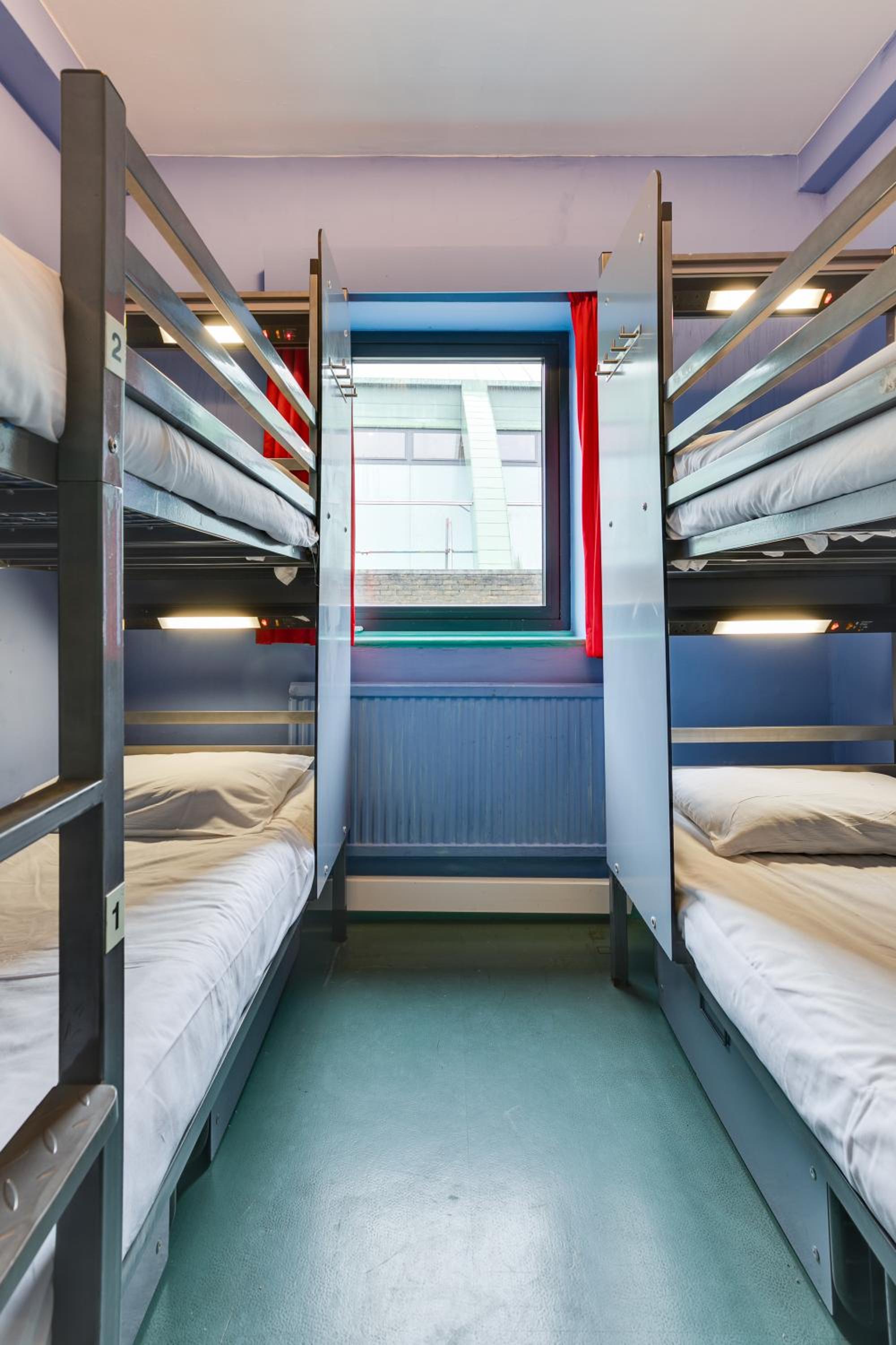 6-Bed Mixed Dormitory Room photo 3