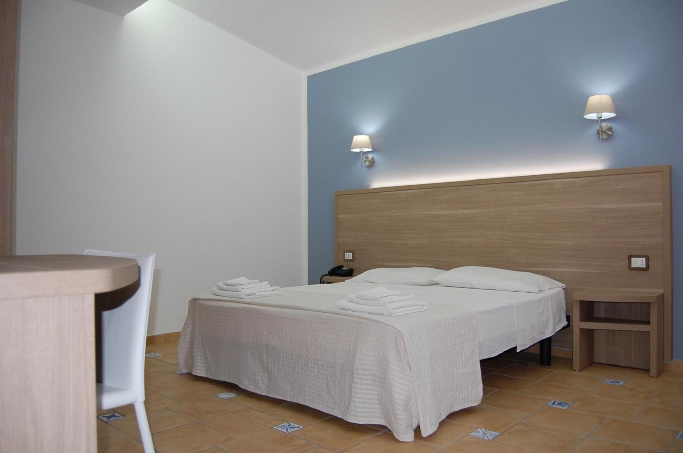 Two-Bedroom Apartment with Sea View - Photo 4