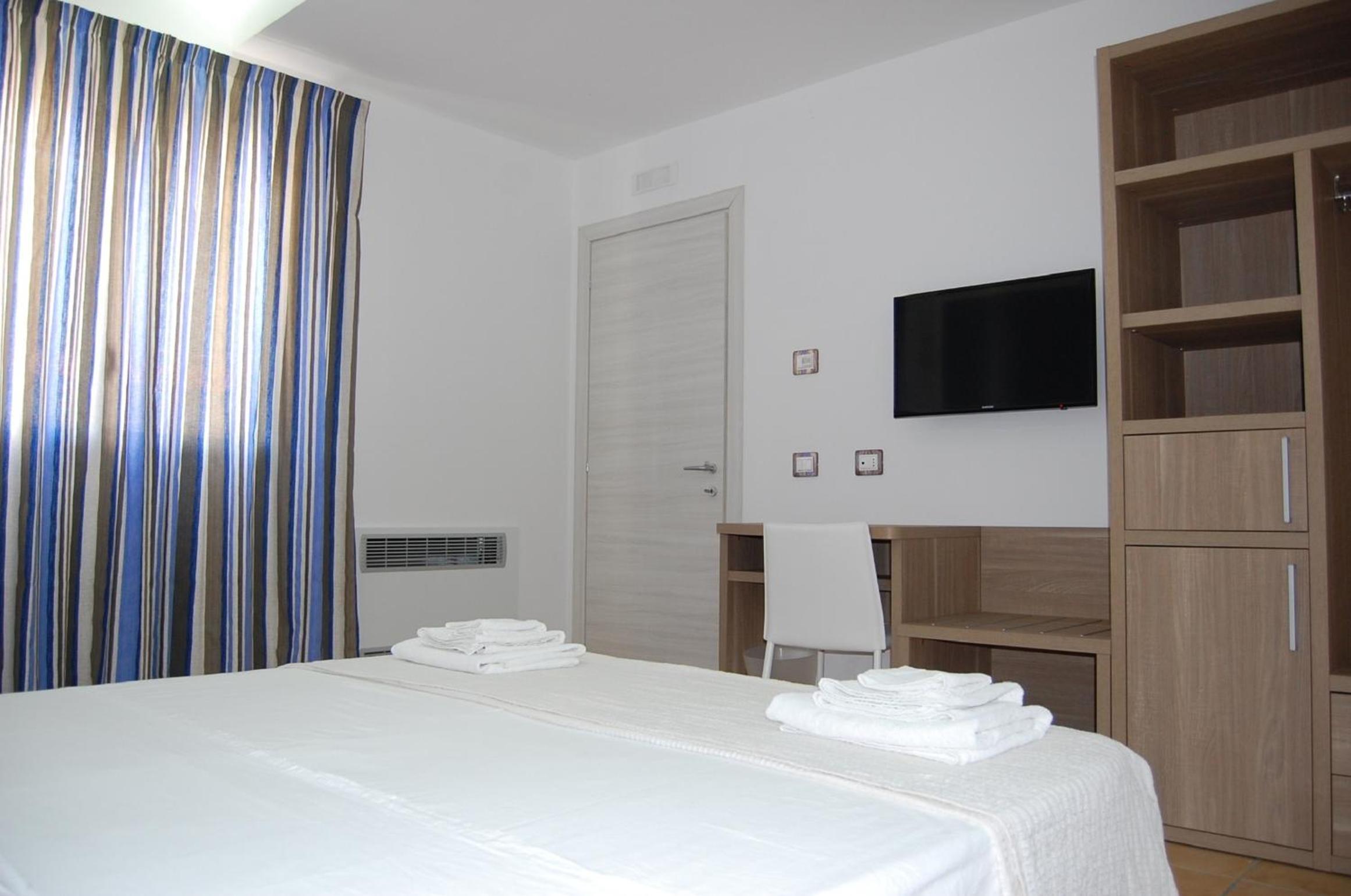 Two-Bedroom Apartment with Sea View - Photo 5