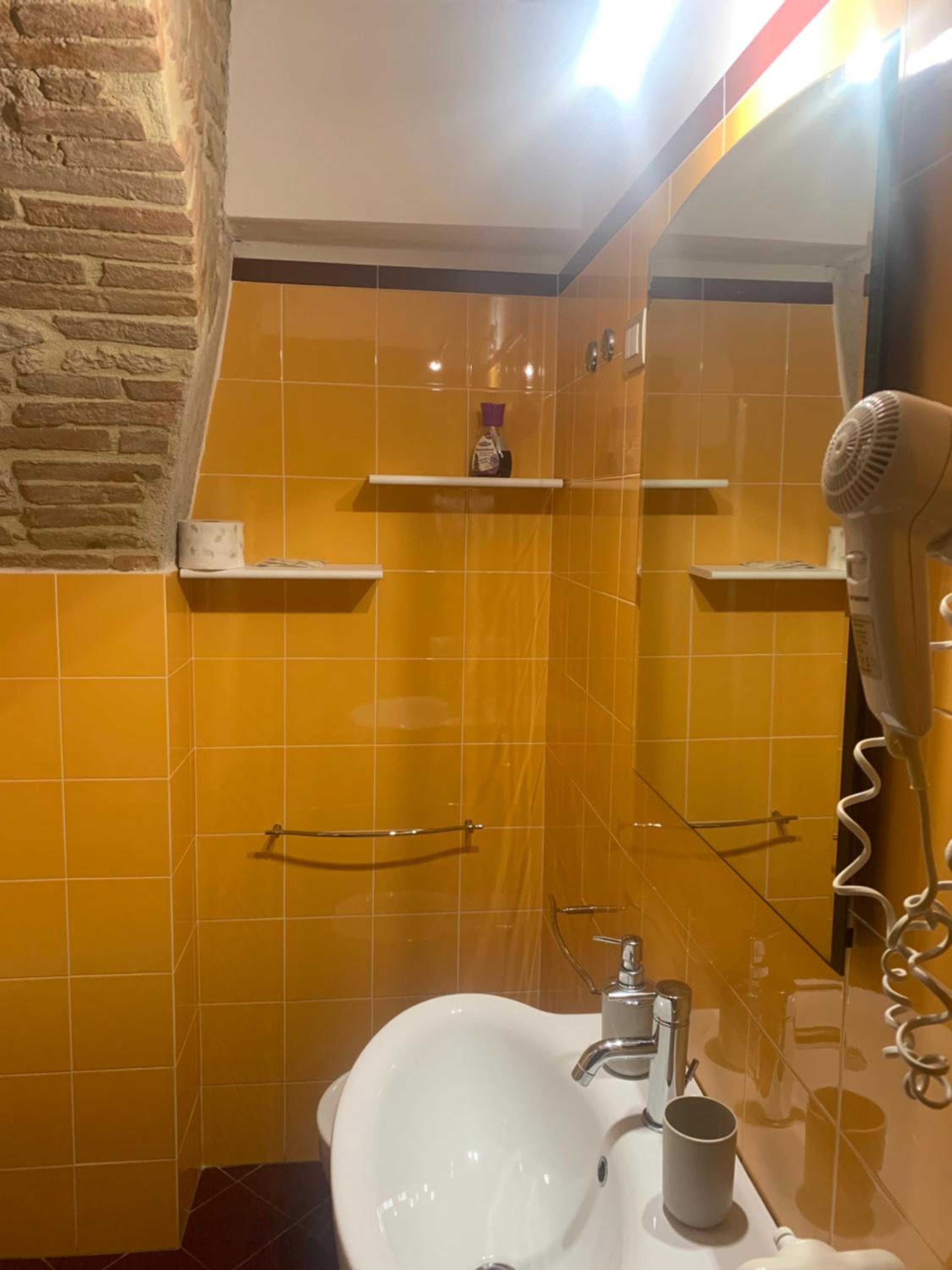 Deluxe Double or Twin Room - Photo 6