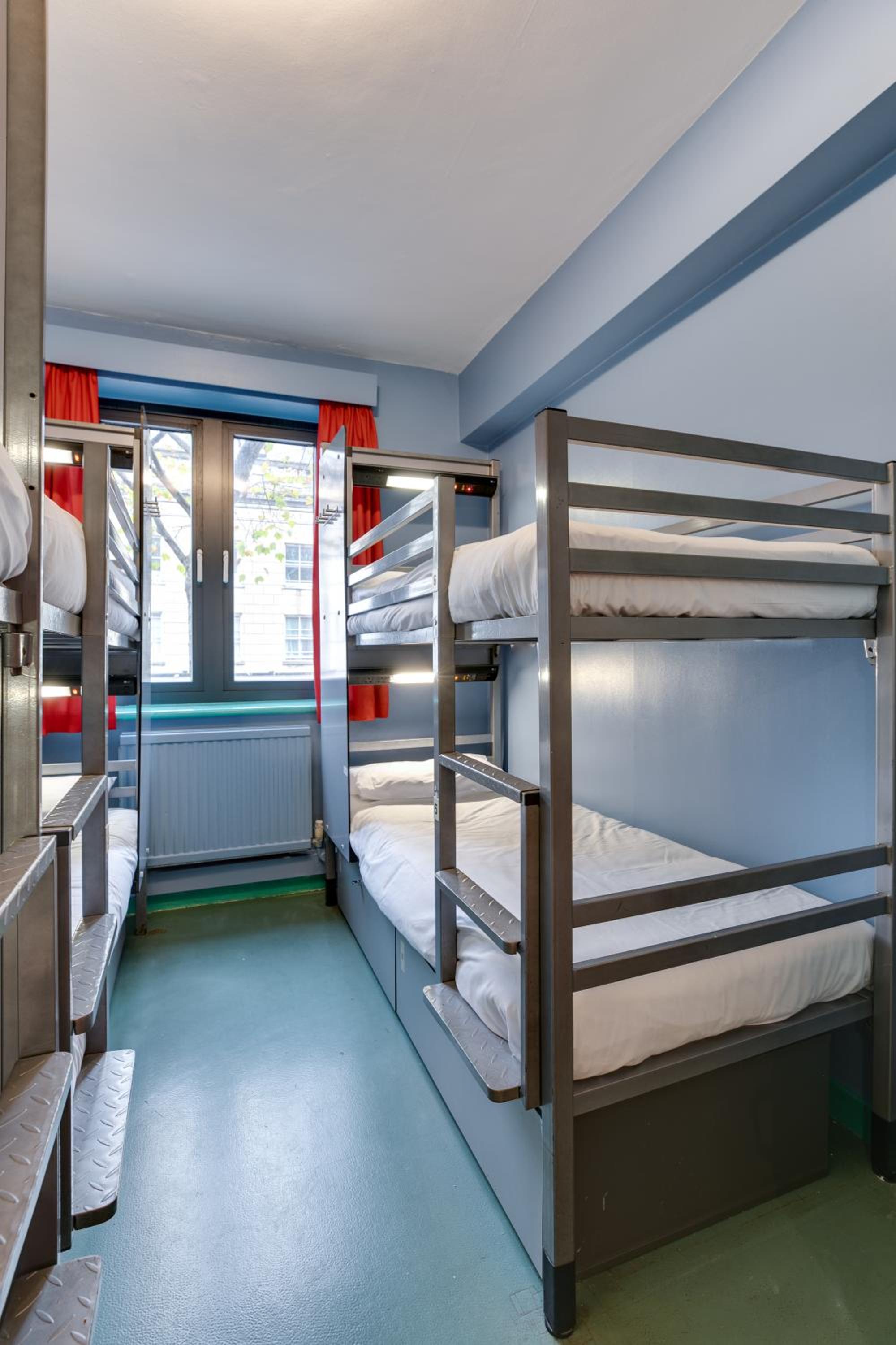 Bed in 10-8 bed Mixed Dorm - Shared facilities photo 3