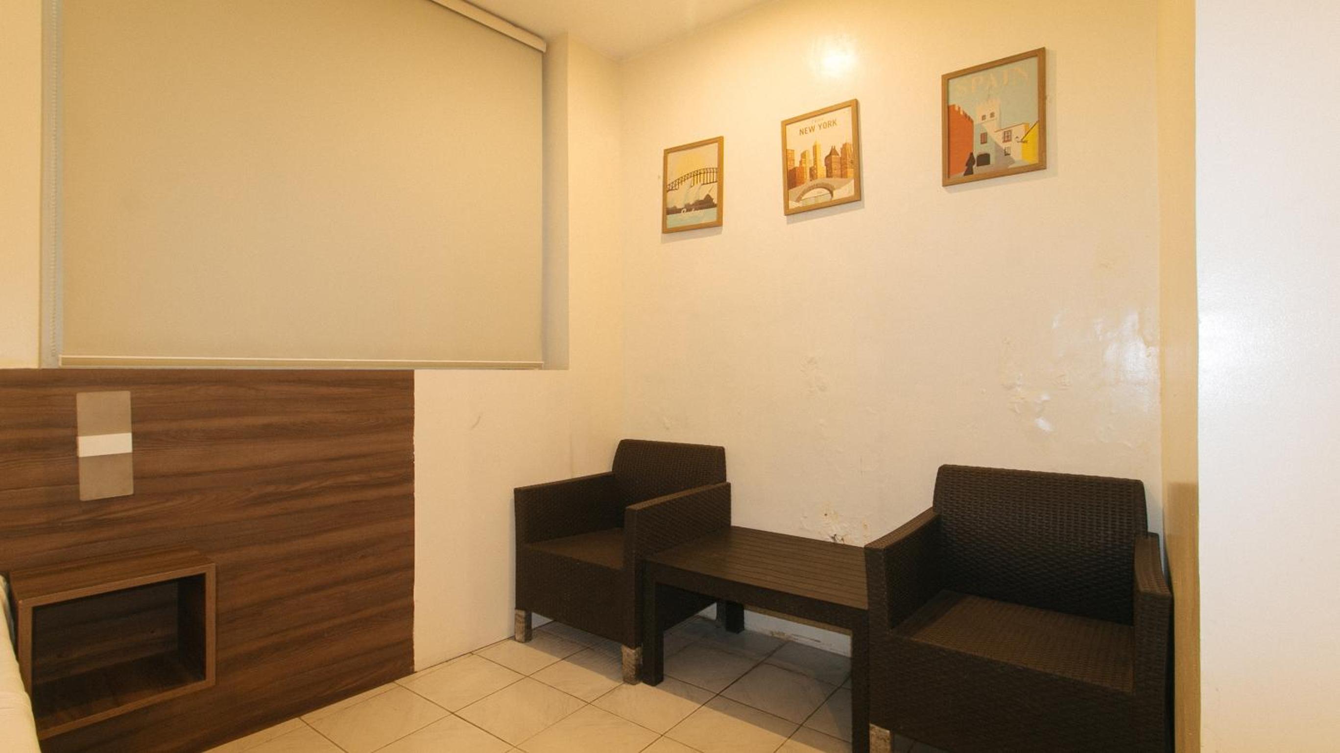 Family Room - Photo 7