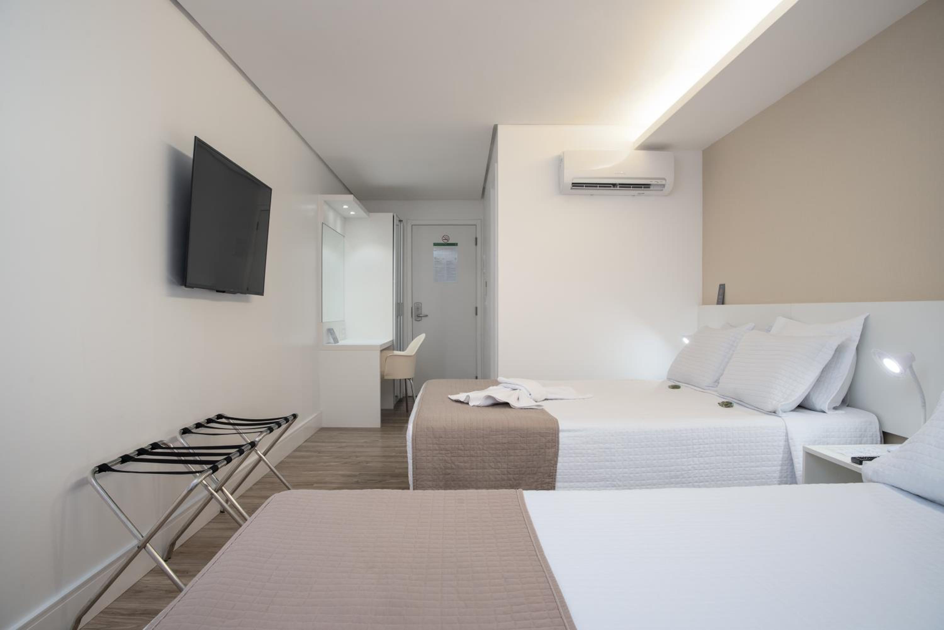 Premium Room with Frontal Sea View thumbnail 6