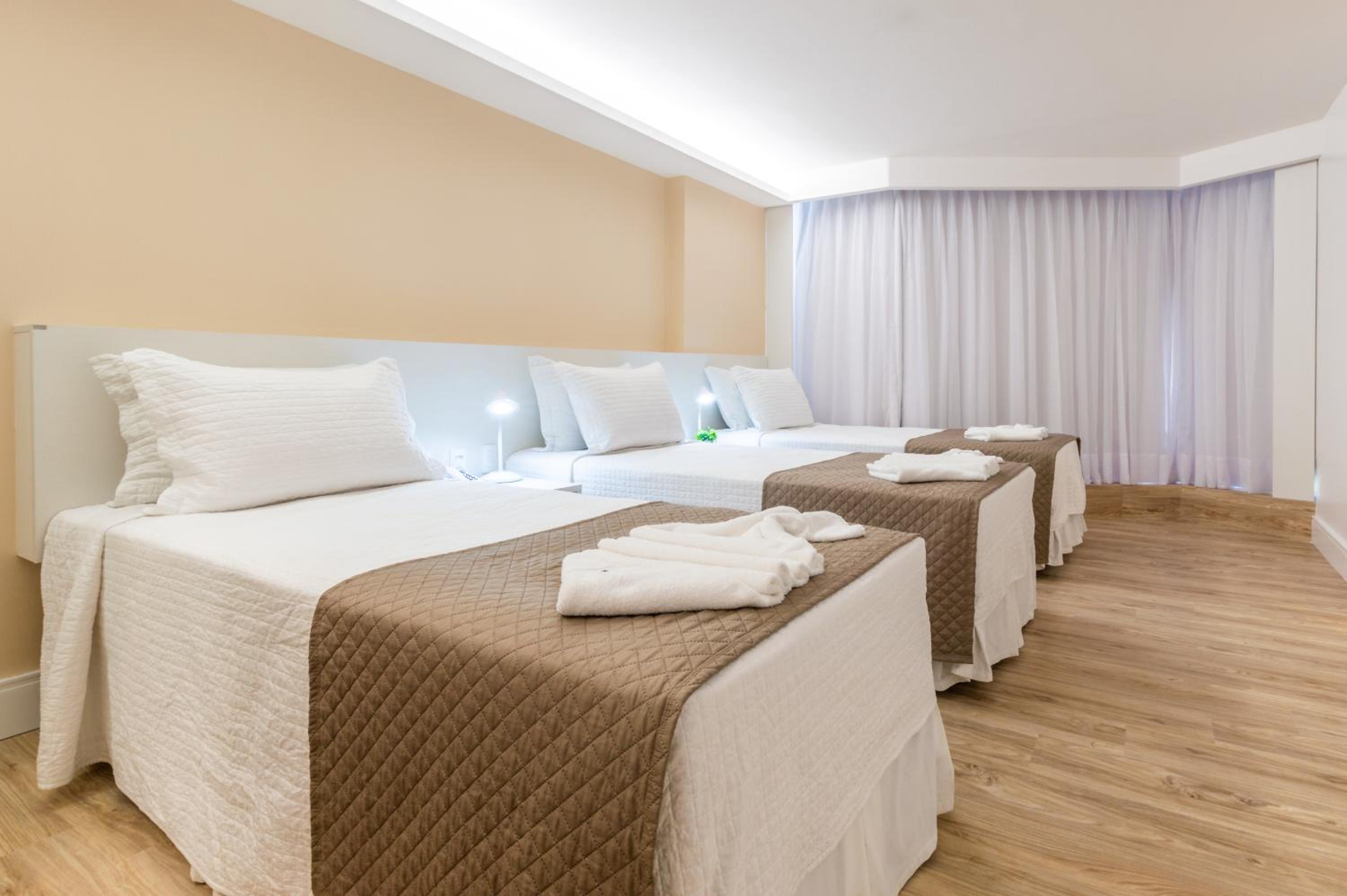 Premium Triple Room with 3 single beds