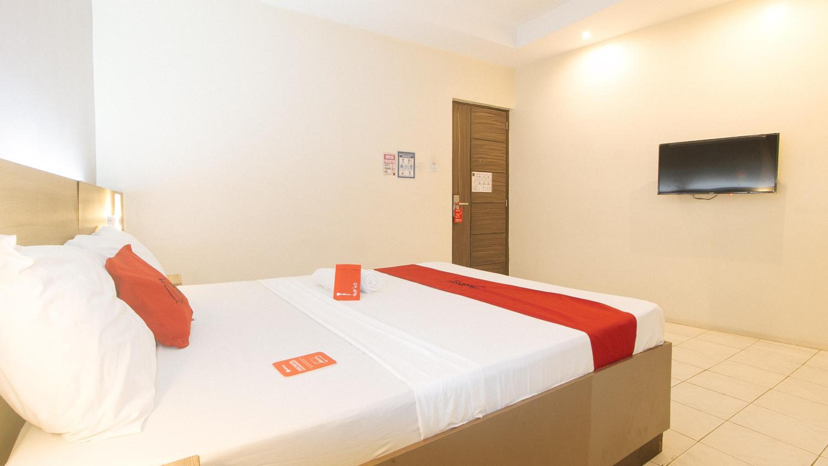 Deluxe Room - Photo 8