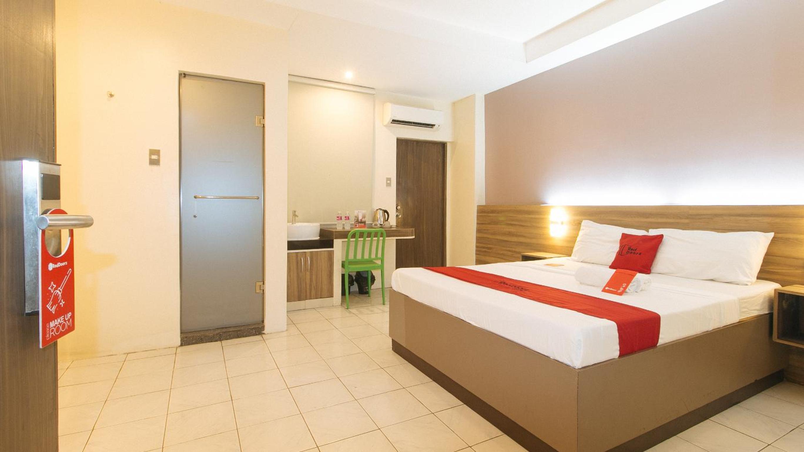 Deluxe Room - Photo 7