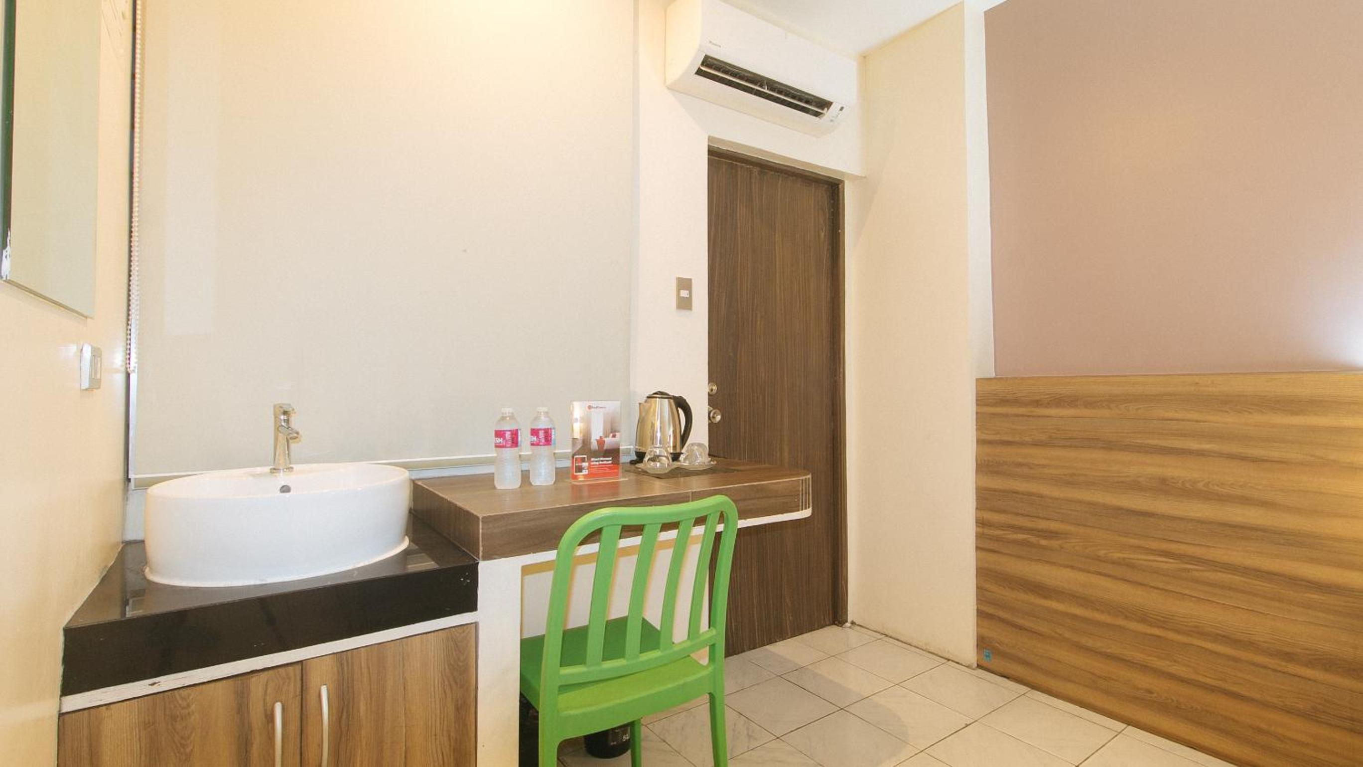 Deluxe Room - Photo 9