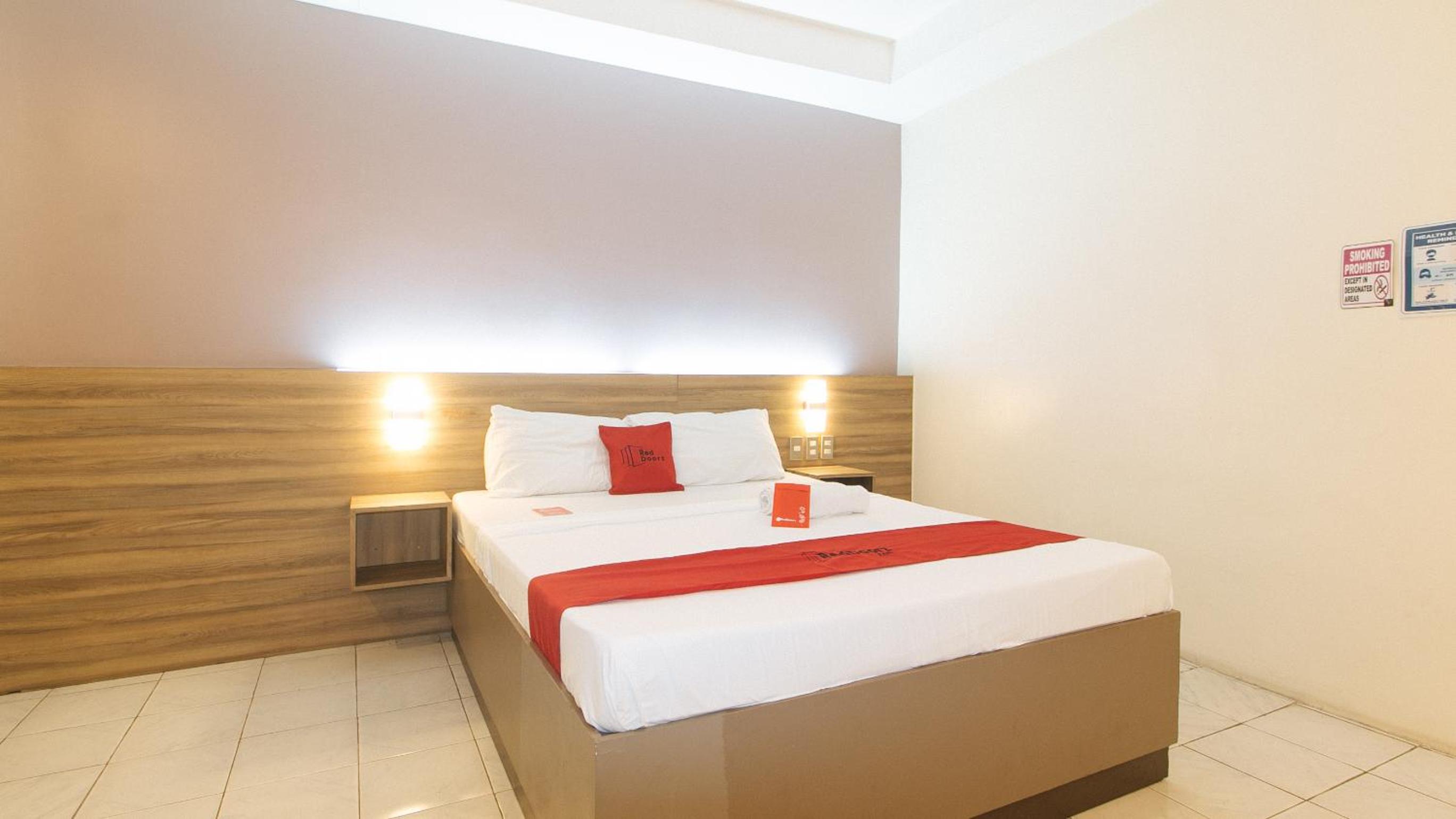 Deluxe Room - Photo 6