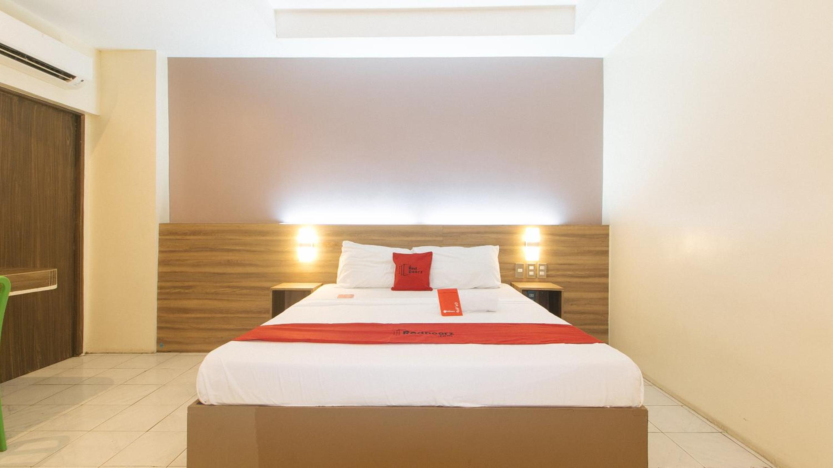 Deluxe Room - Photo 3