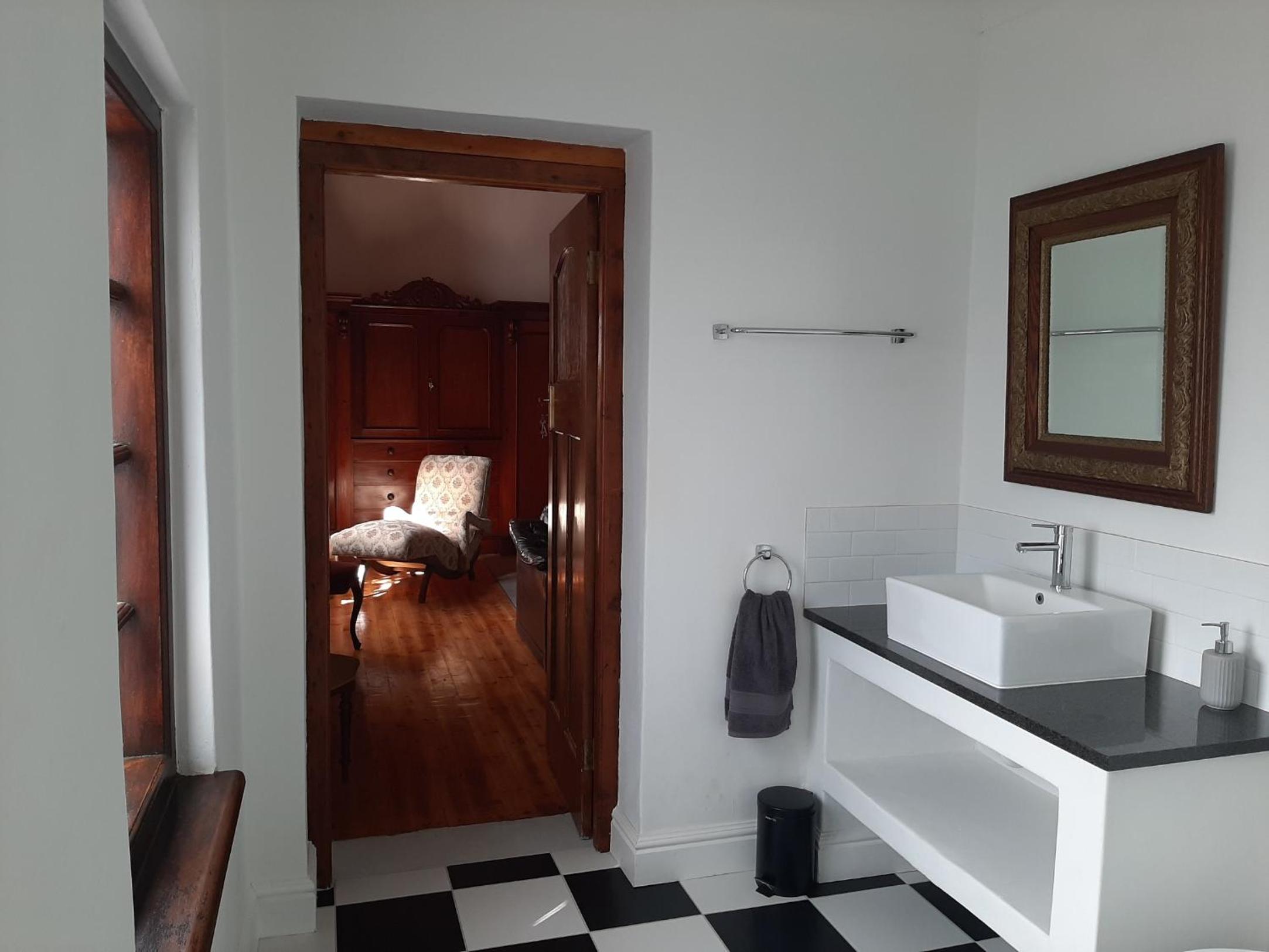 One-Bedroom Apartment - Photo 5