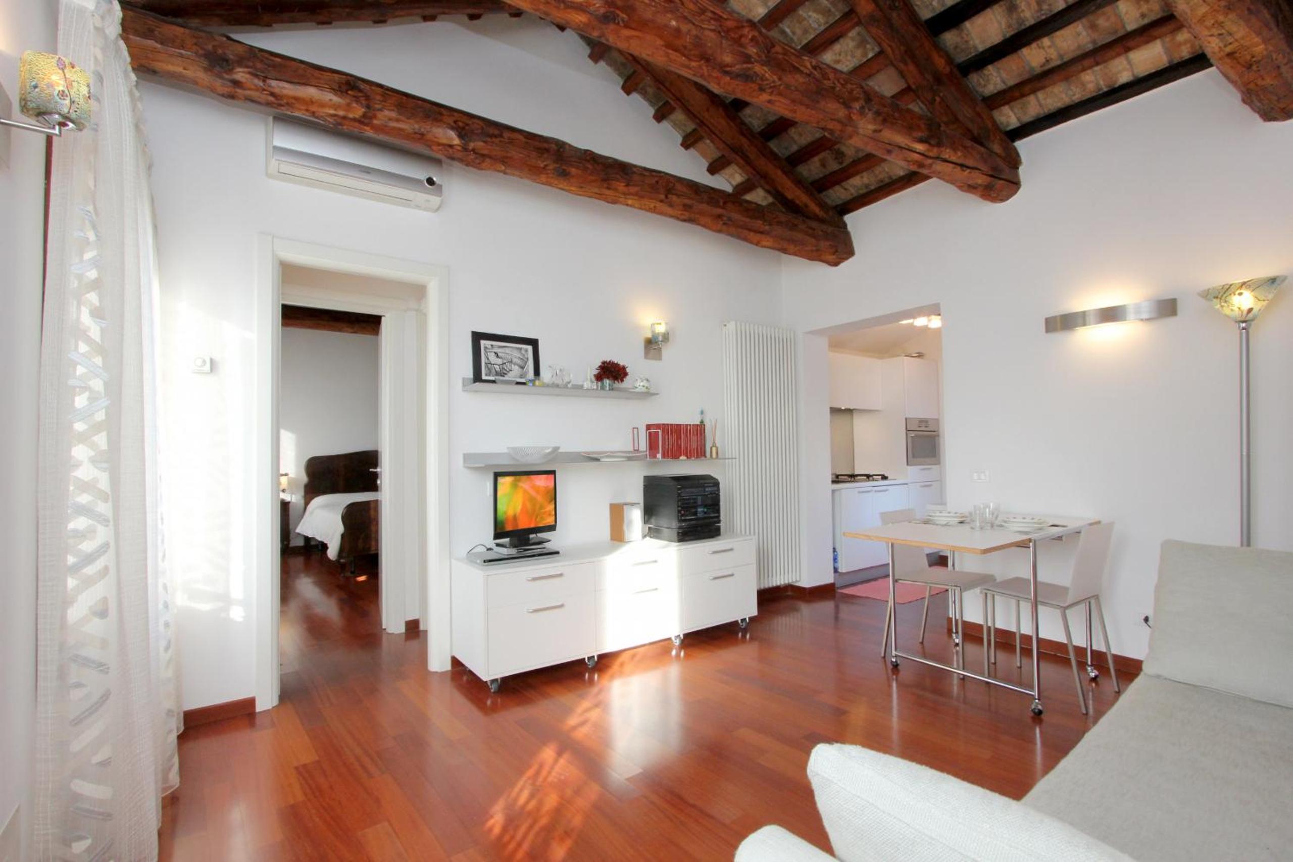 Crystal - One-Bedroom Apartment photo 1
