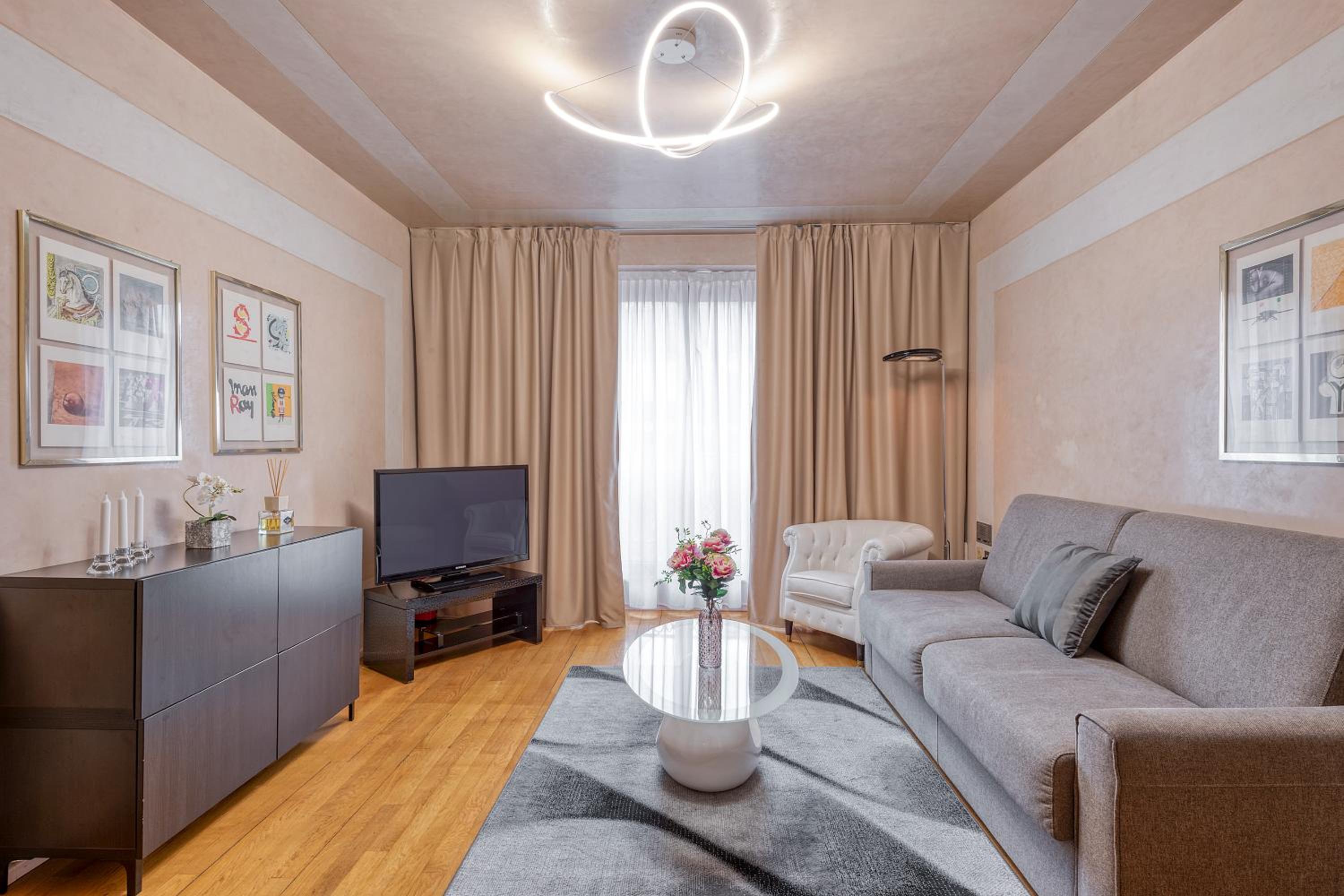 One-Bedroom Apartment - Via Romagnosi 4