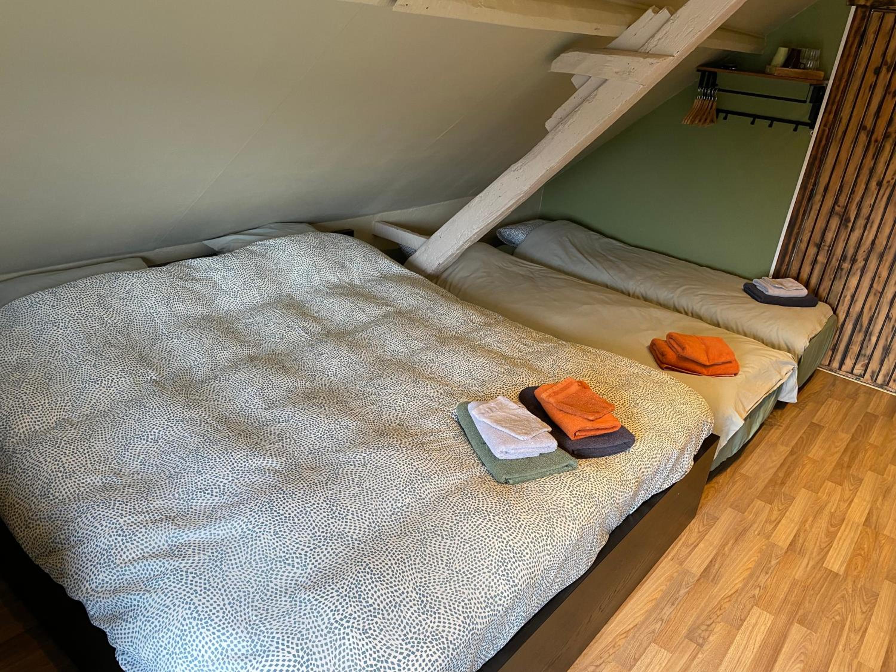 Quadruple Room with Private Bathroom photo 2
