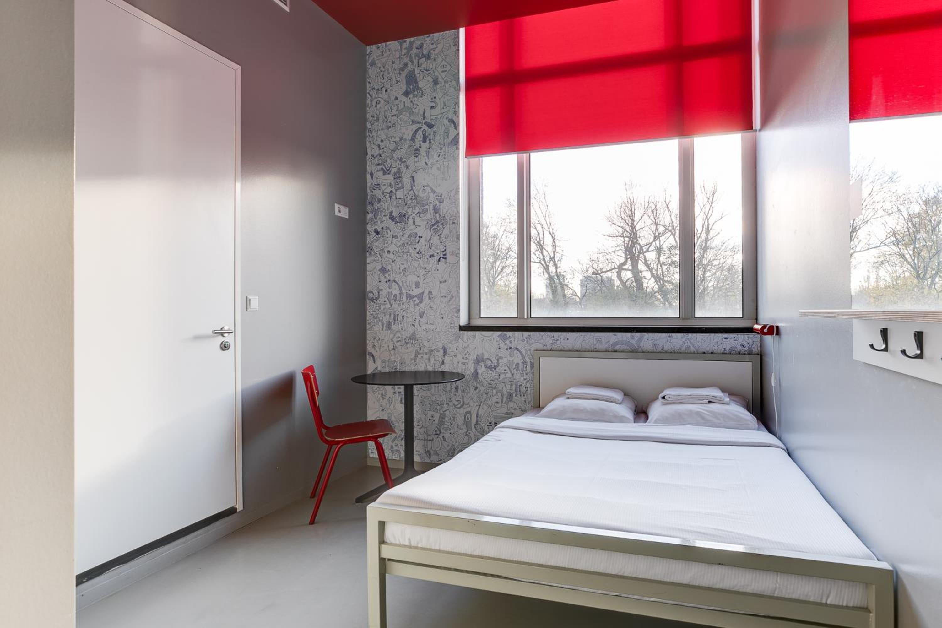 Private double room with attached bathroom photo 2