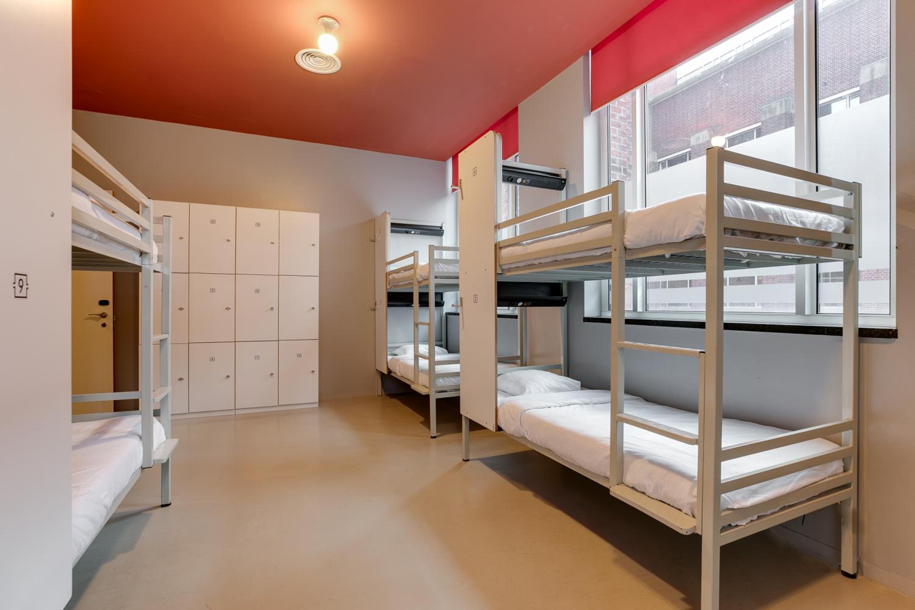 Bed in 10-bed girls en-suite dorm photo 1