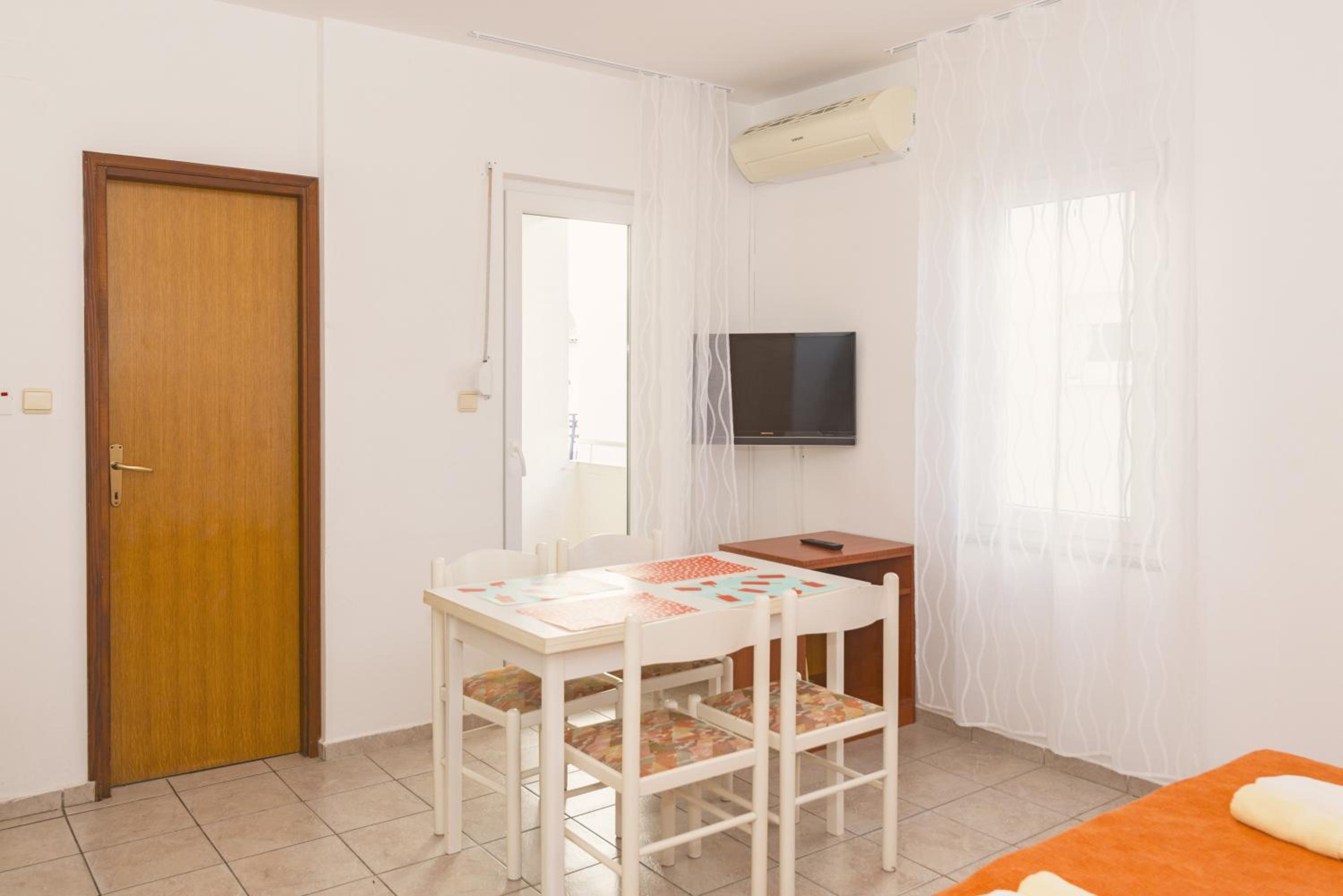 Studio Apartment photo 3