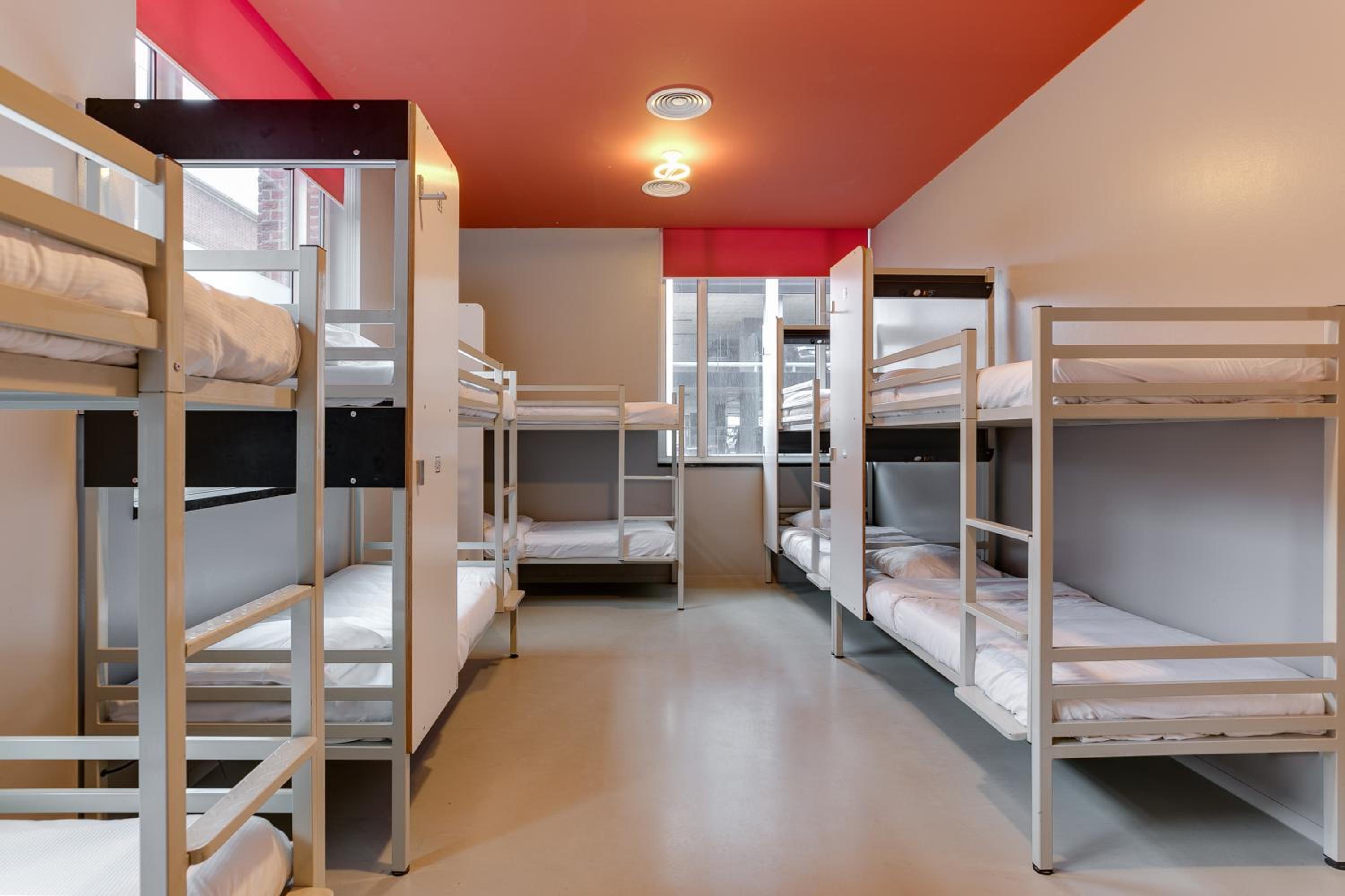 Bed in 10-bed girls en-suite dorm photo 2