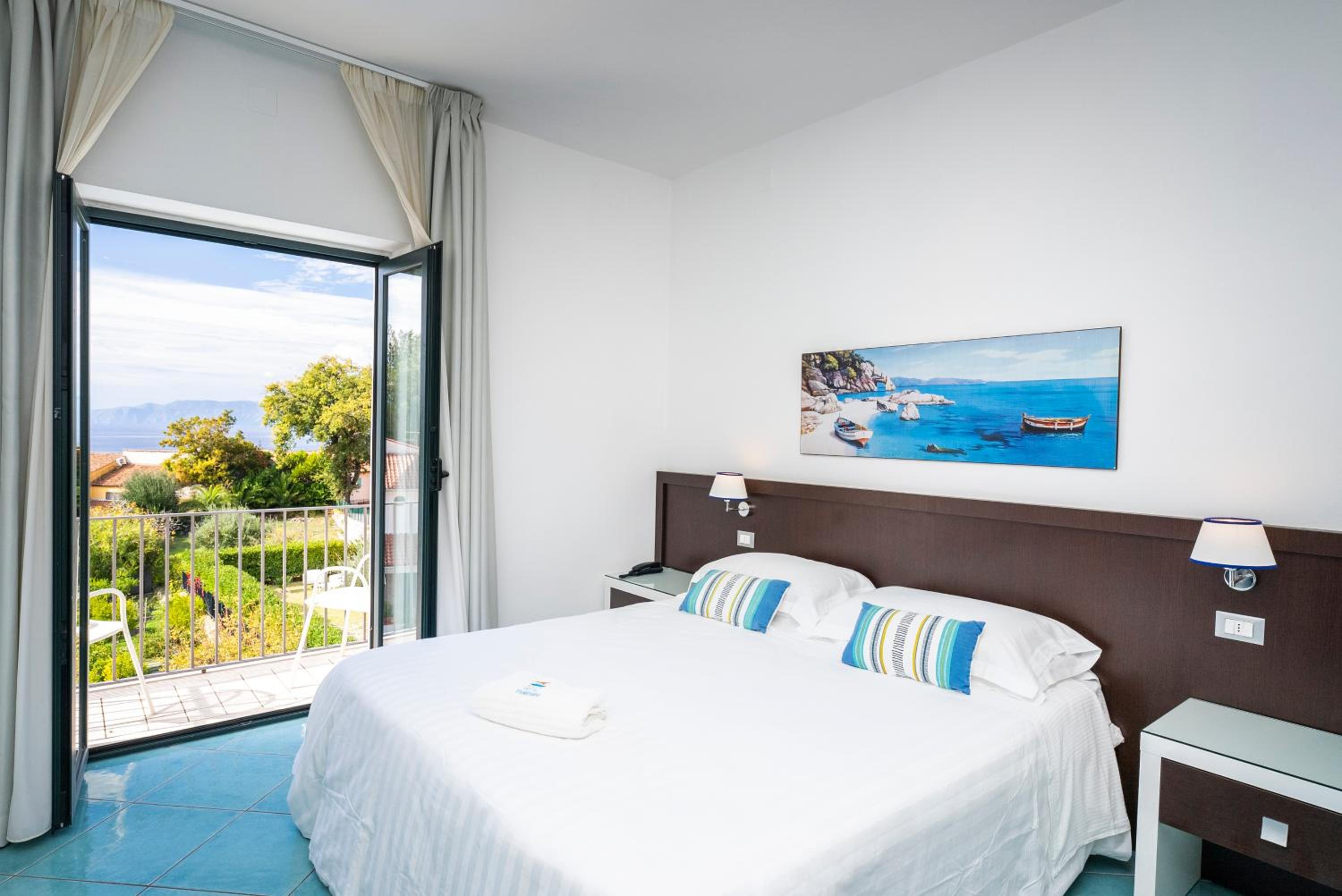 Deluxe Double Room with Sea View - Photo 1