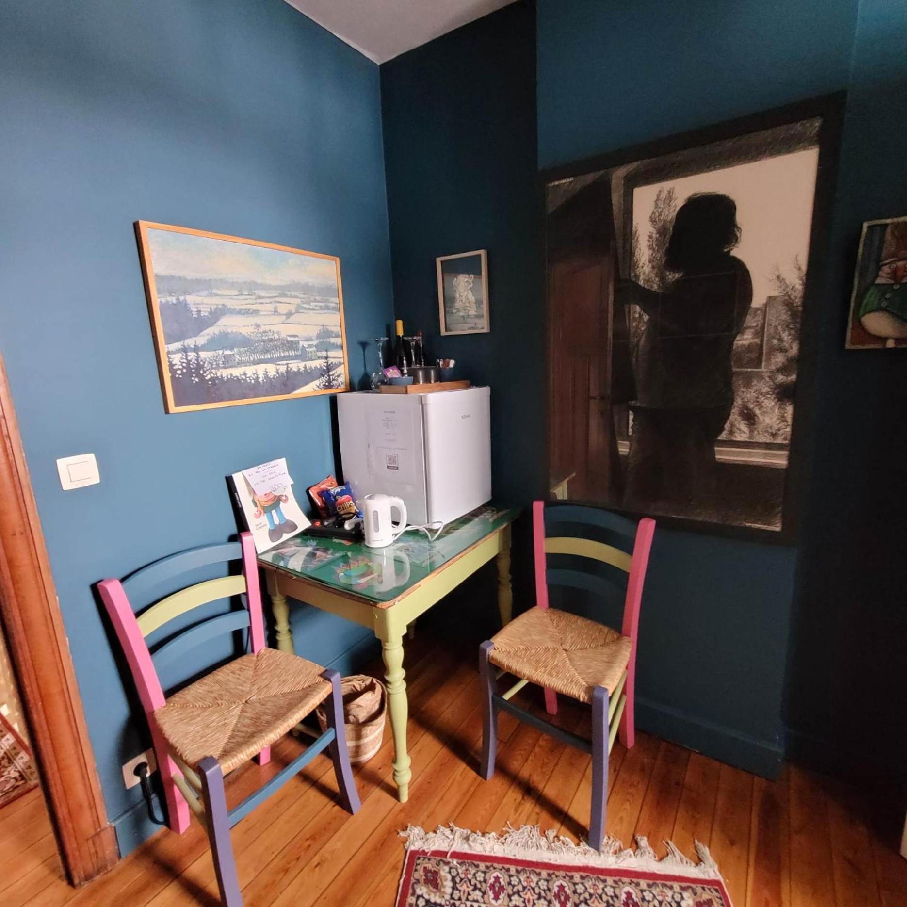 Twin Room with Private Bathroom photo 2