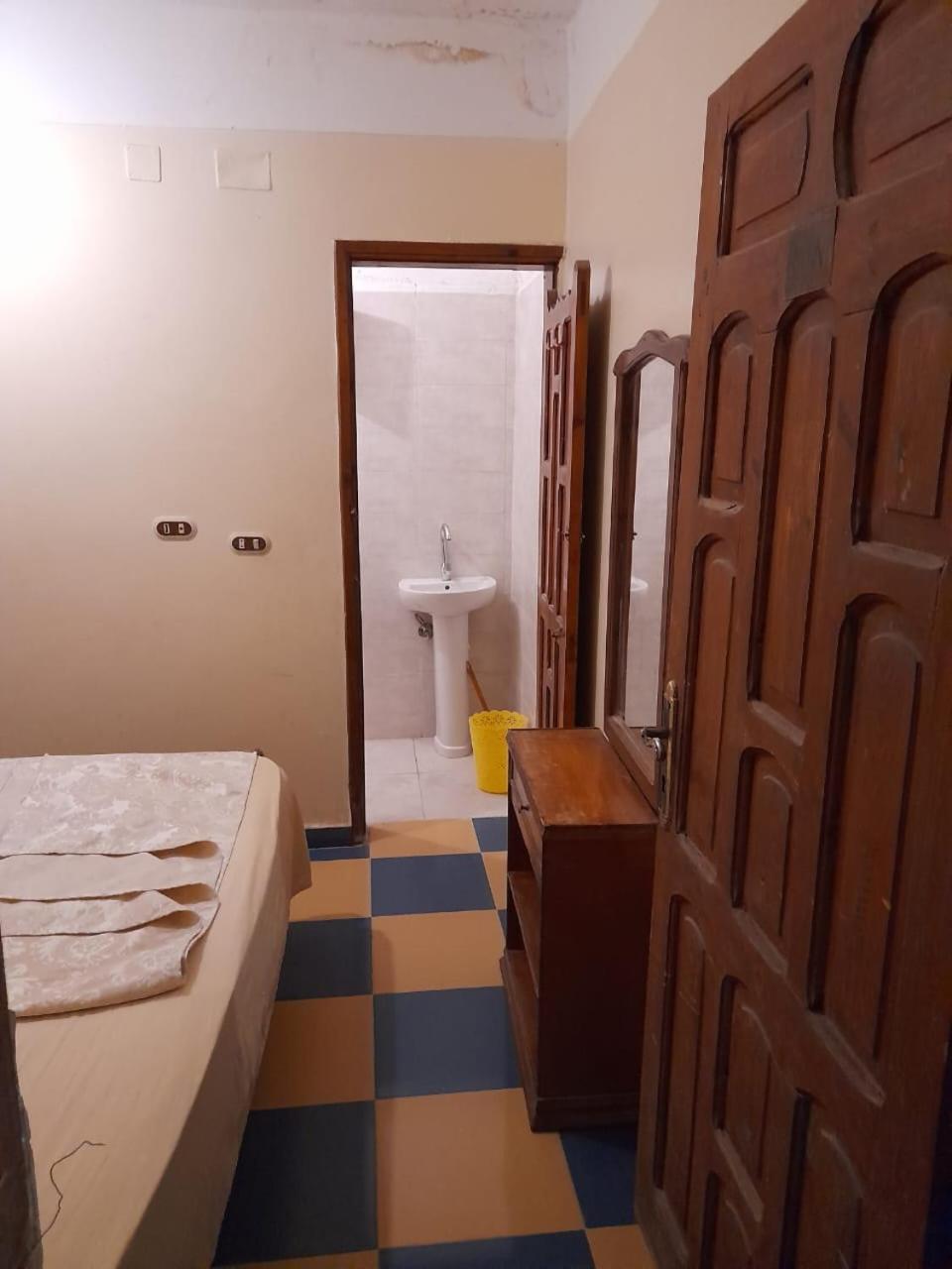 Double Room - Photo 9