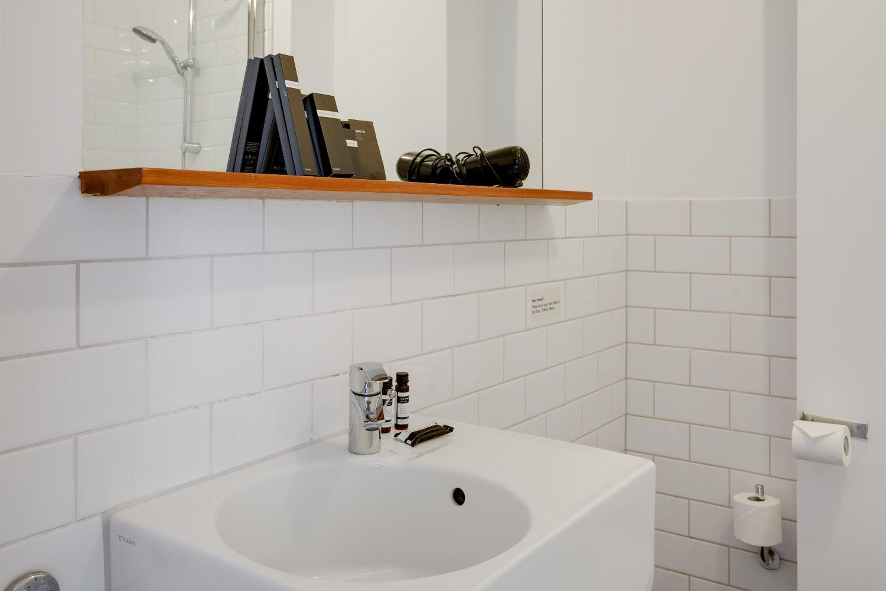 Canal View Room thumbnail 6