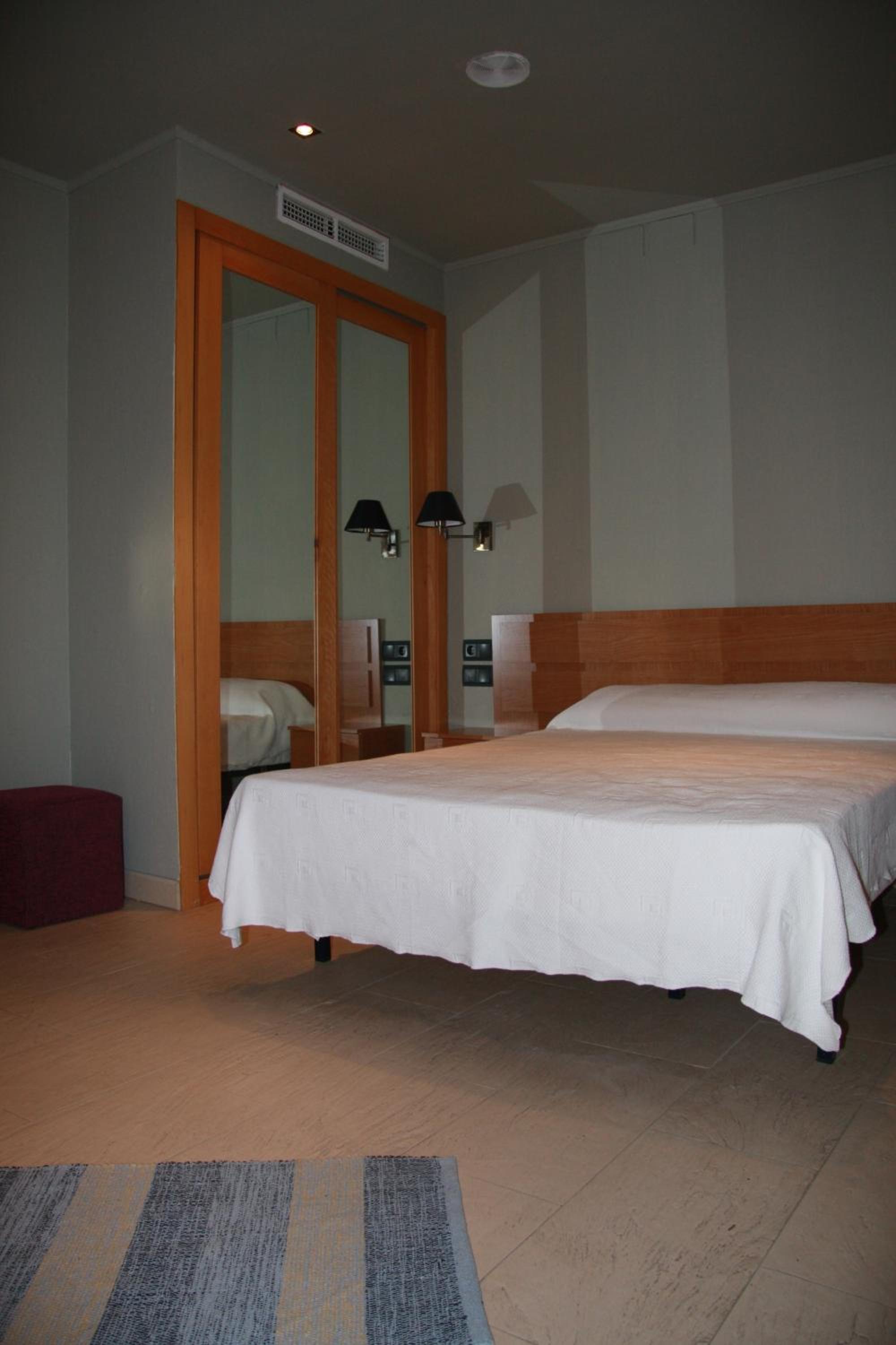 Double Room - Photo 11