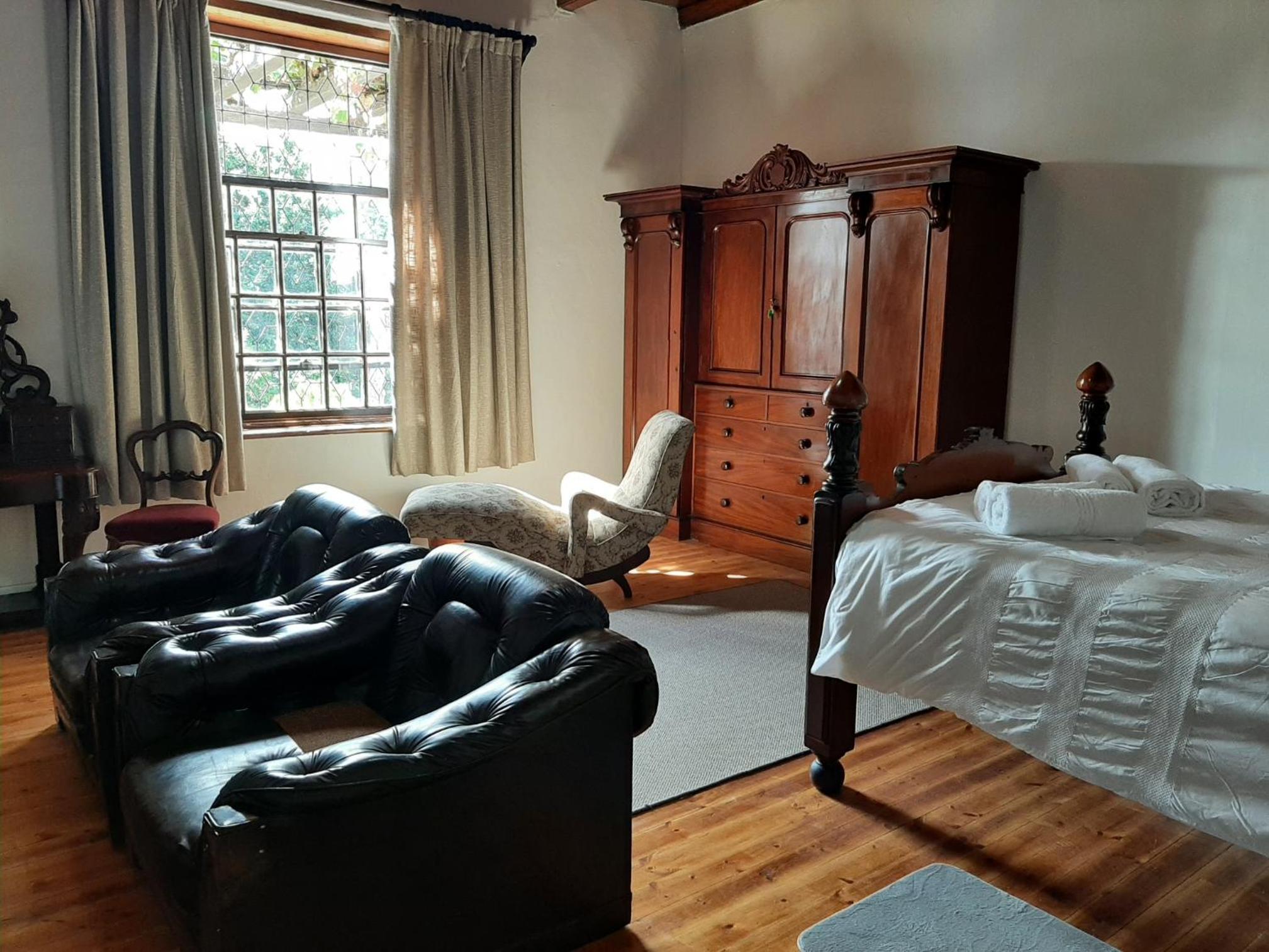 One-Bedroom Apartment - Photo 2