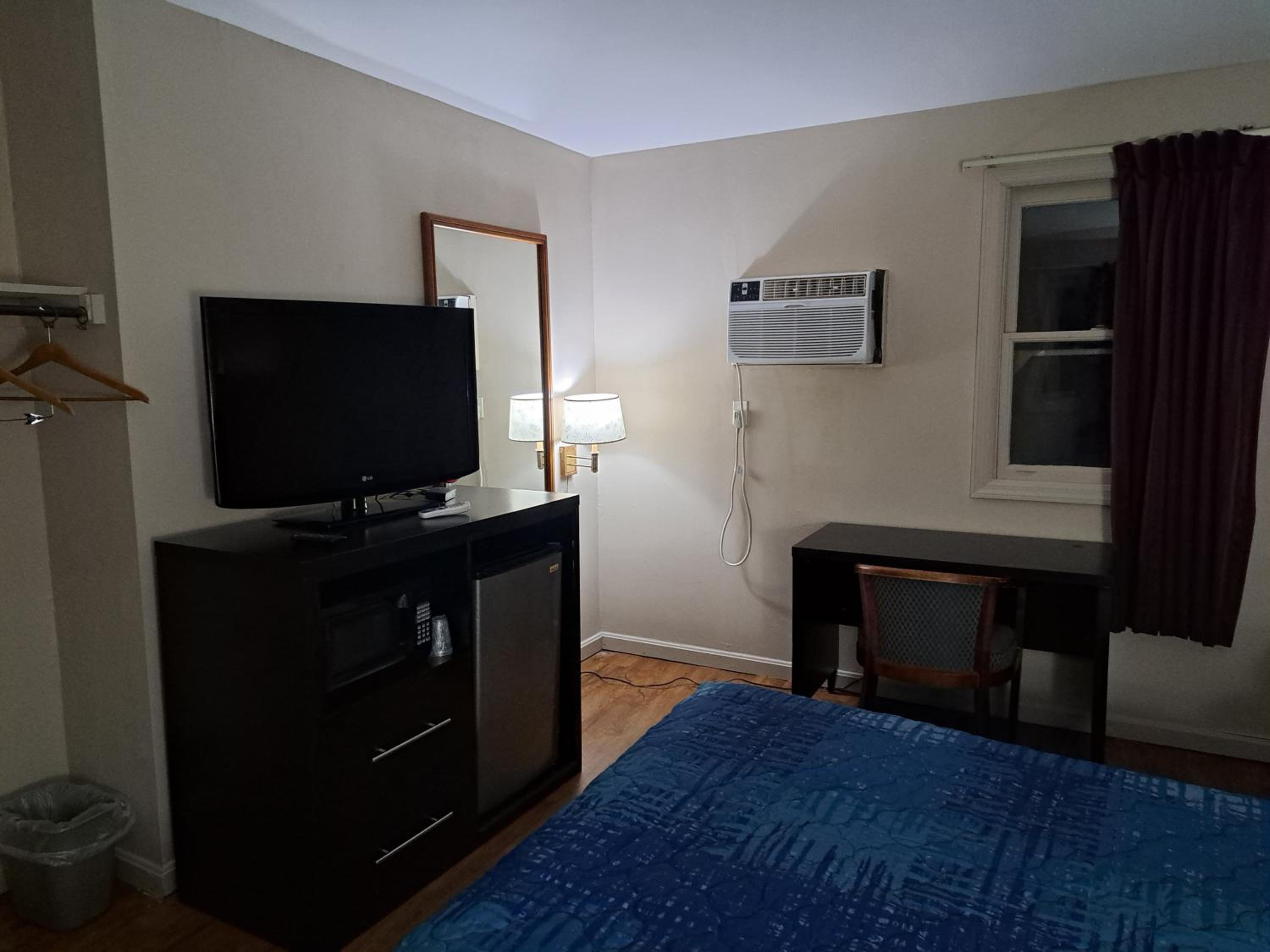 Standard King Room - Photo 8