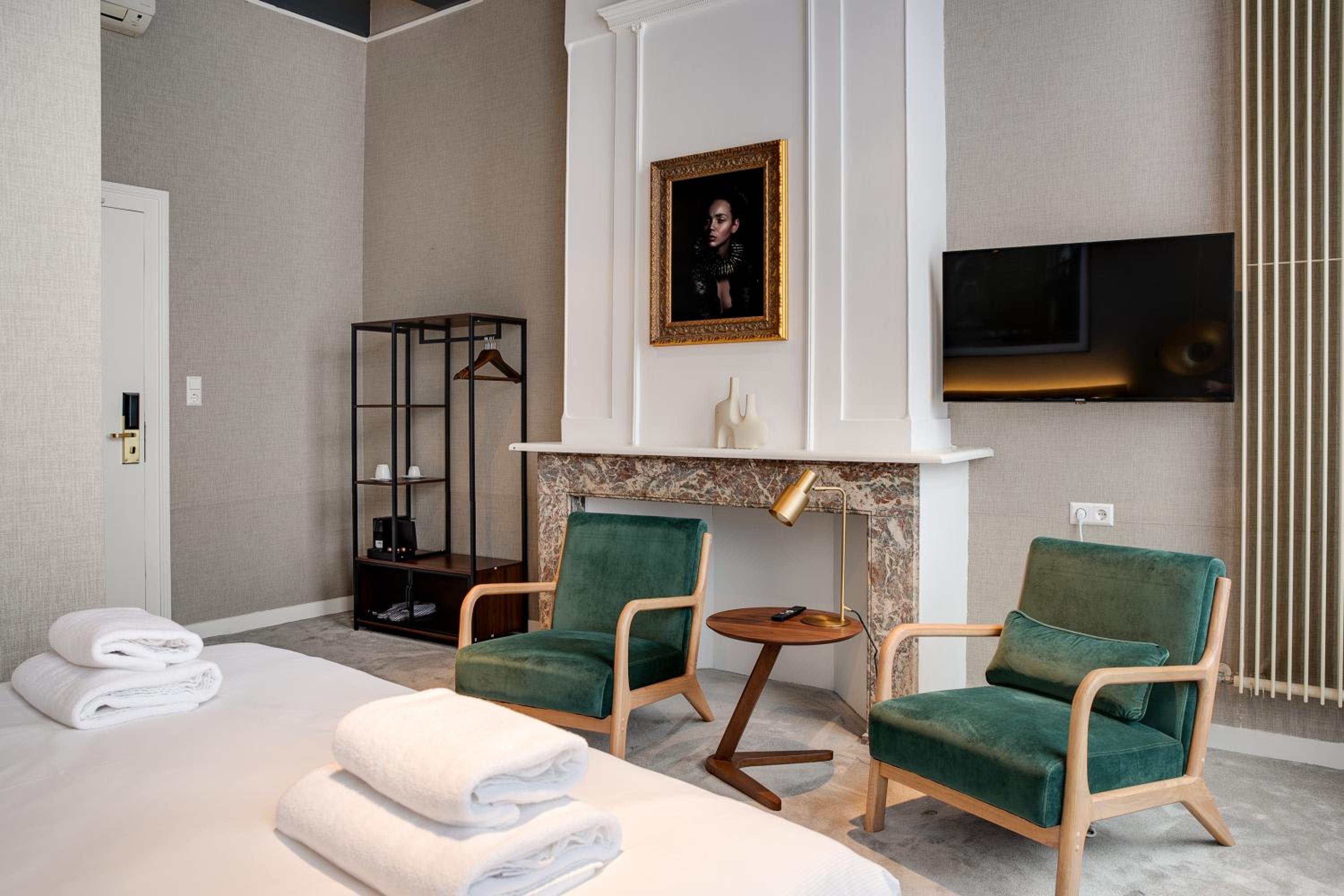 Canal View Room