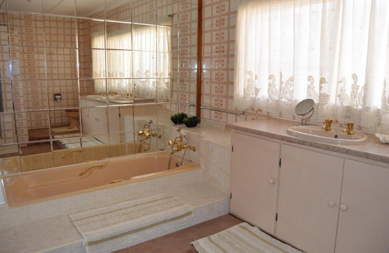 Deluxe King Room photo 3