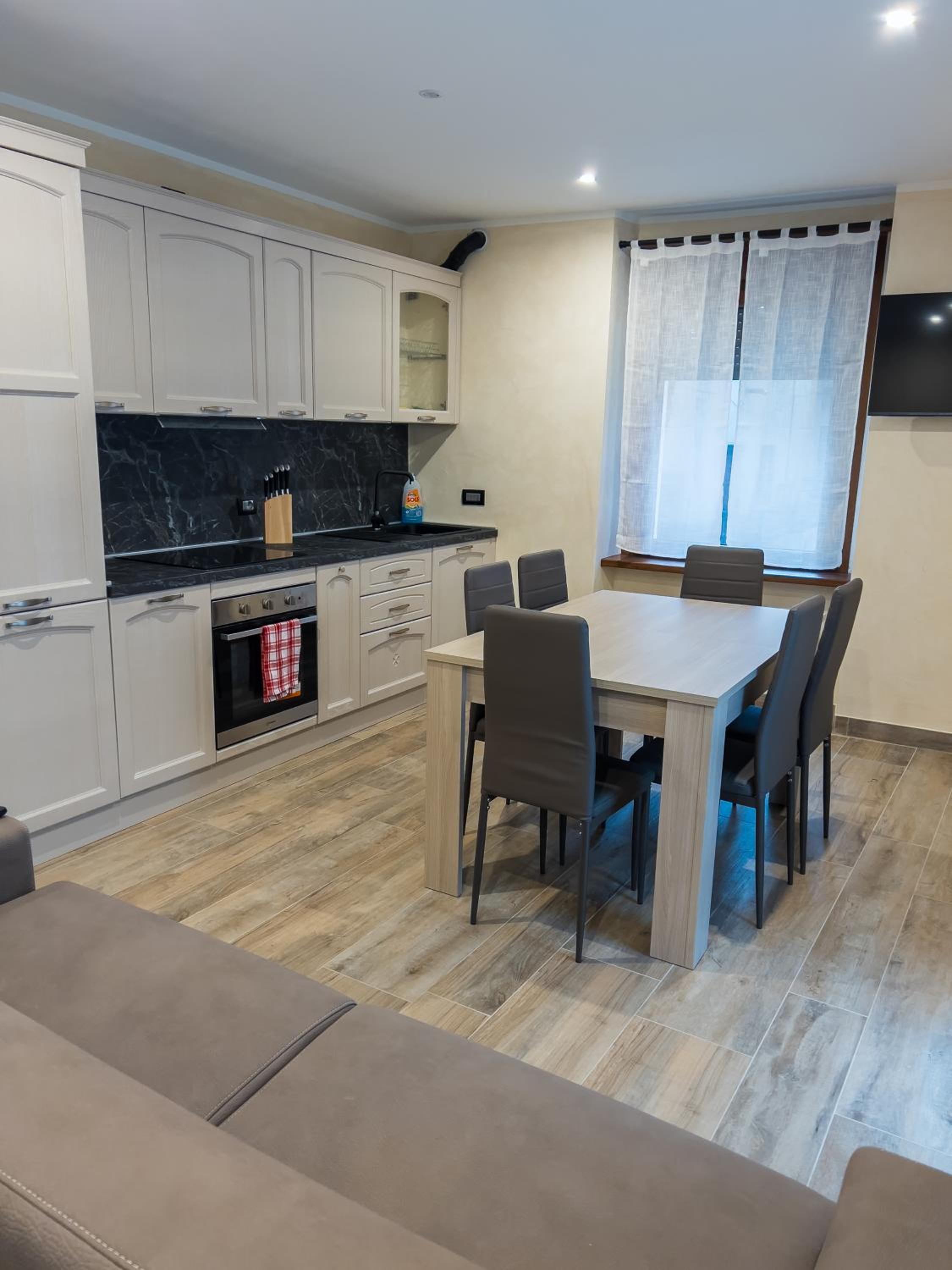 Two-Bedroom Apartment - Photo 6