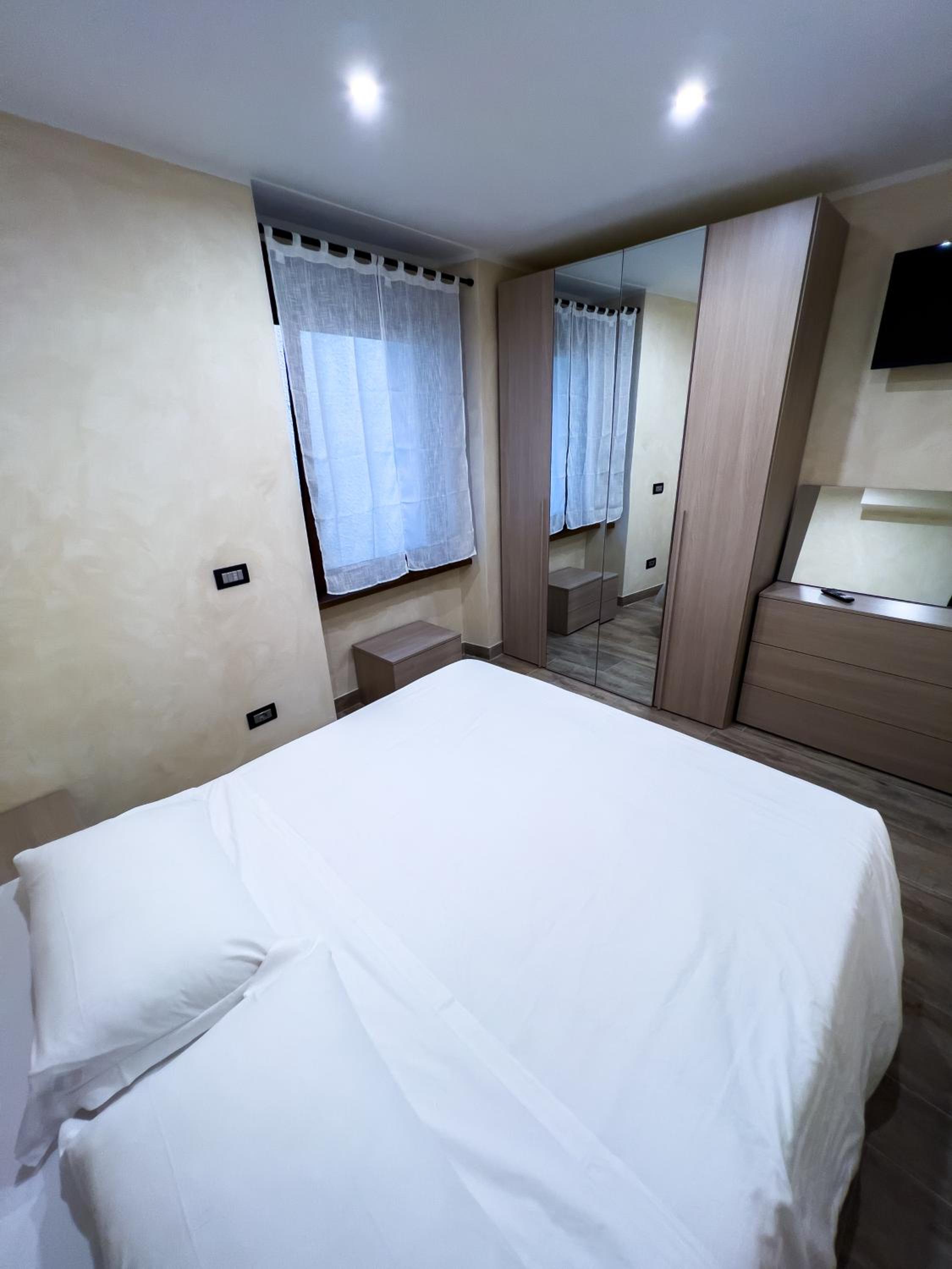 Two-Bedroom Apartment - Photo 2