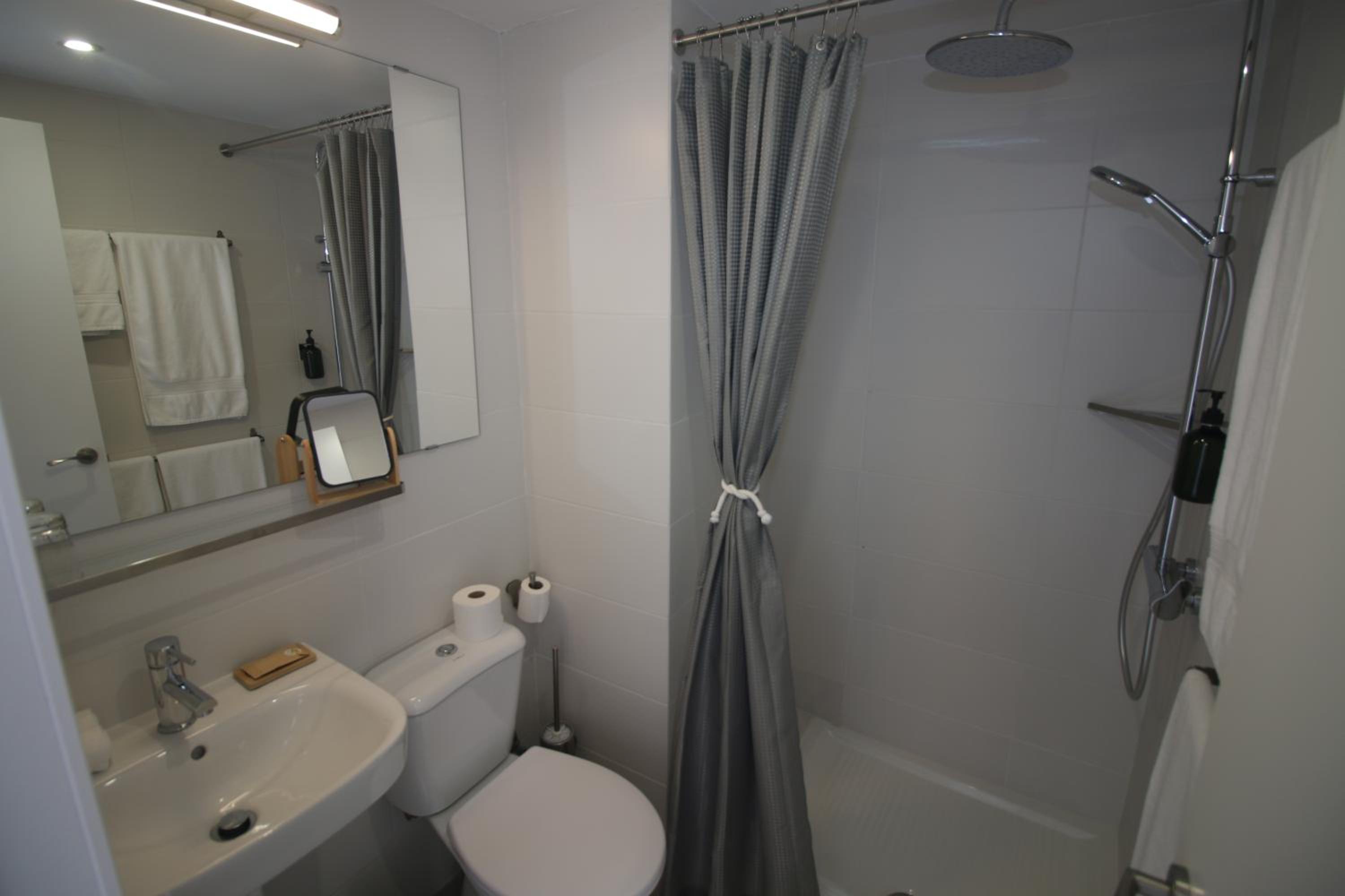 Double Room with Balcony - Photo 7