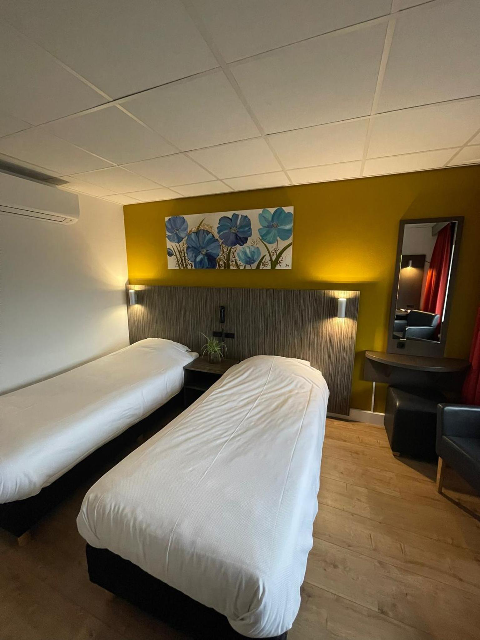 Double or Twin Room - Photo 2